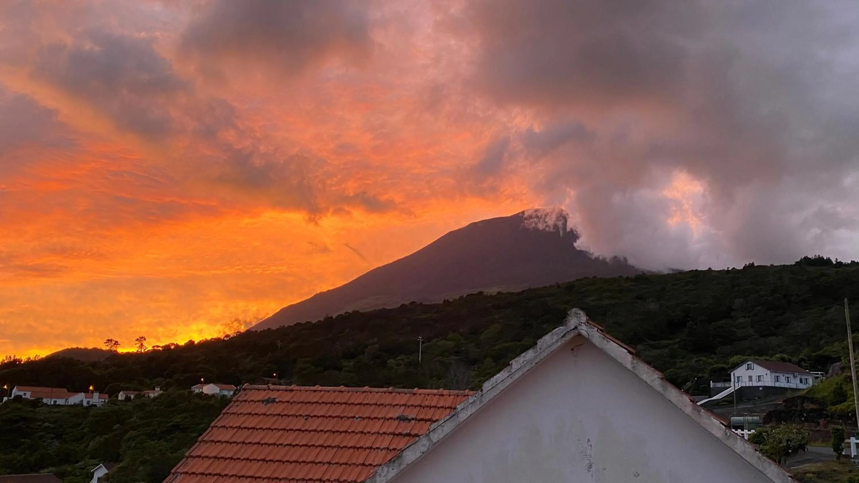 Mountain view in Miradouro da Papalva Guest House - Pico - Azores