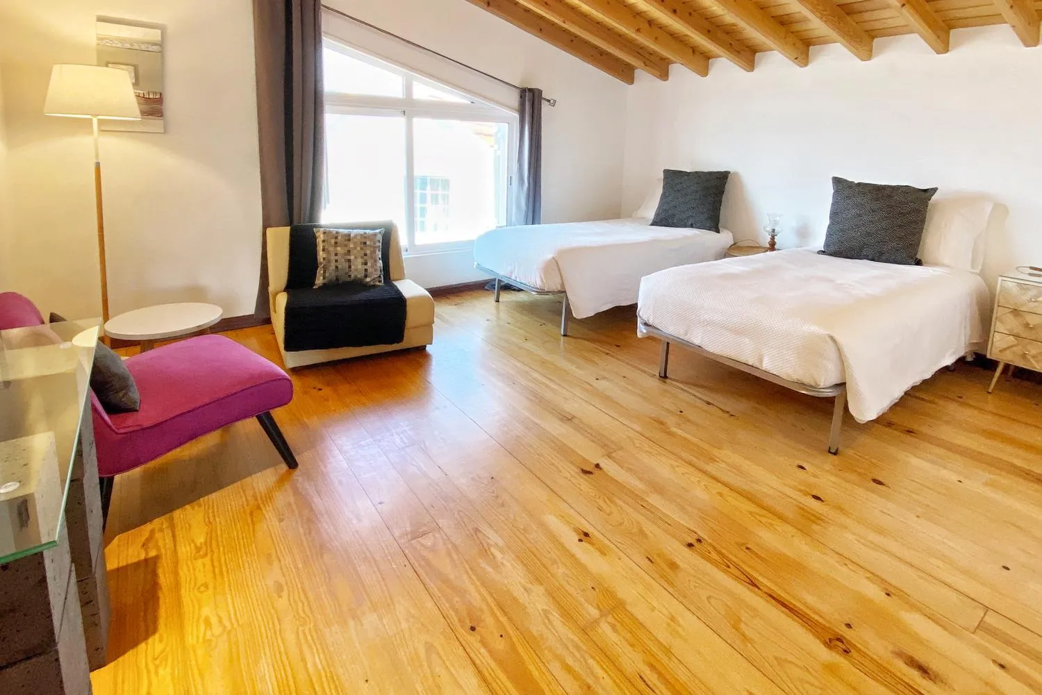 Property building, Bed in Miradouro da Papalva Guest House - Pico - Azores