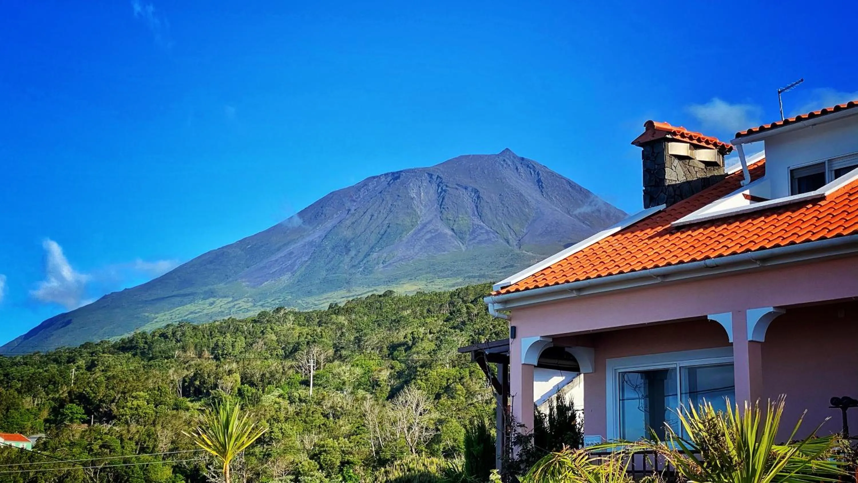 Mountain view in Miradouro da Papalva Guest House - Pico - Azores