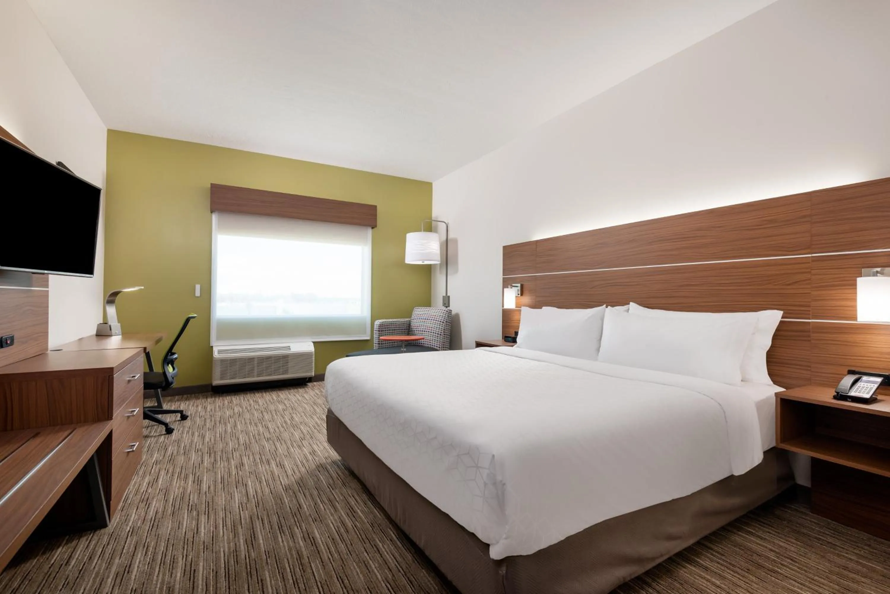 Photo of the whole room, Bed in Holiday Inn Express & Suites - Punta Gorda by IHG