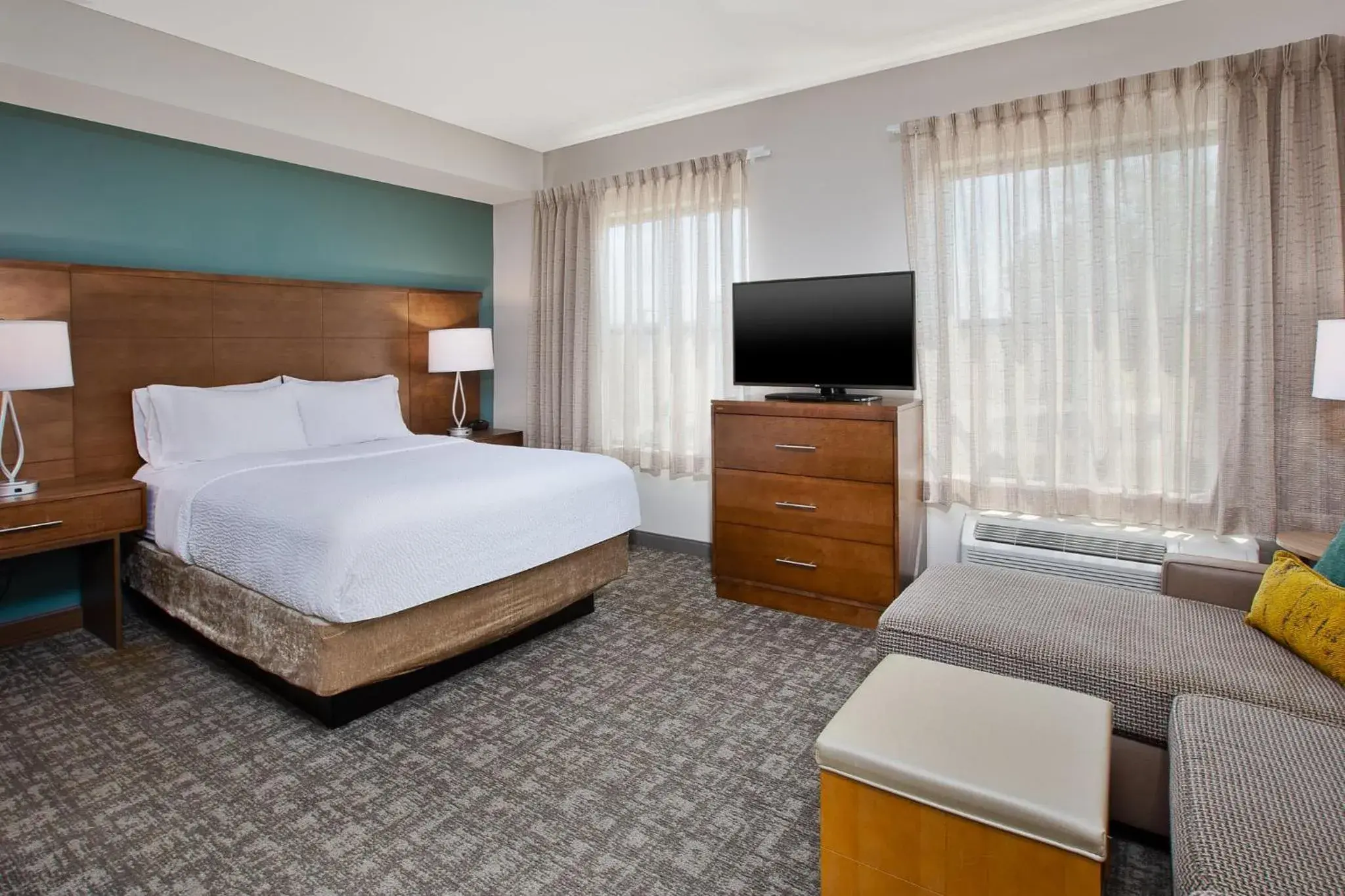 Photo of the whole room, Bed in Staybridge Suites Auburn Hills by IHG Photo of the whole room, Bed in Staybridge Suites Auburn Hills by IHG