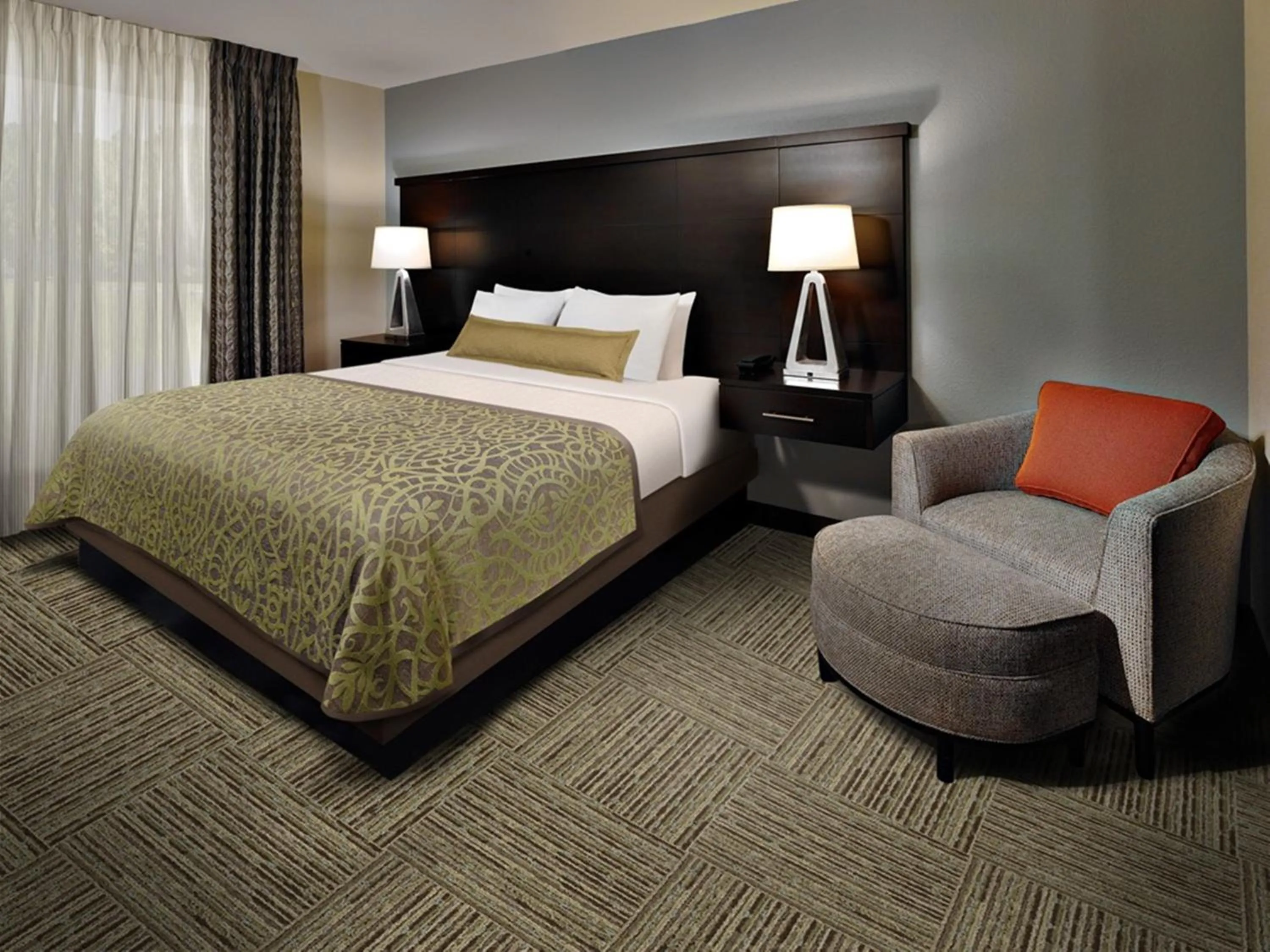 Photo of the whole room, Bed in Staybridge Suites Auburn Hills by IHG
