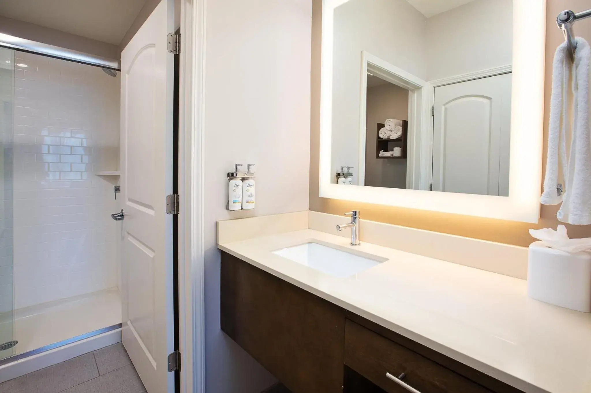 Photo of the whole room in Staybridge Suites Auburn Hills by IHG Photo of the whole room in Staybridge Suites Auburn Hills by IHG