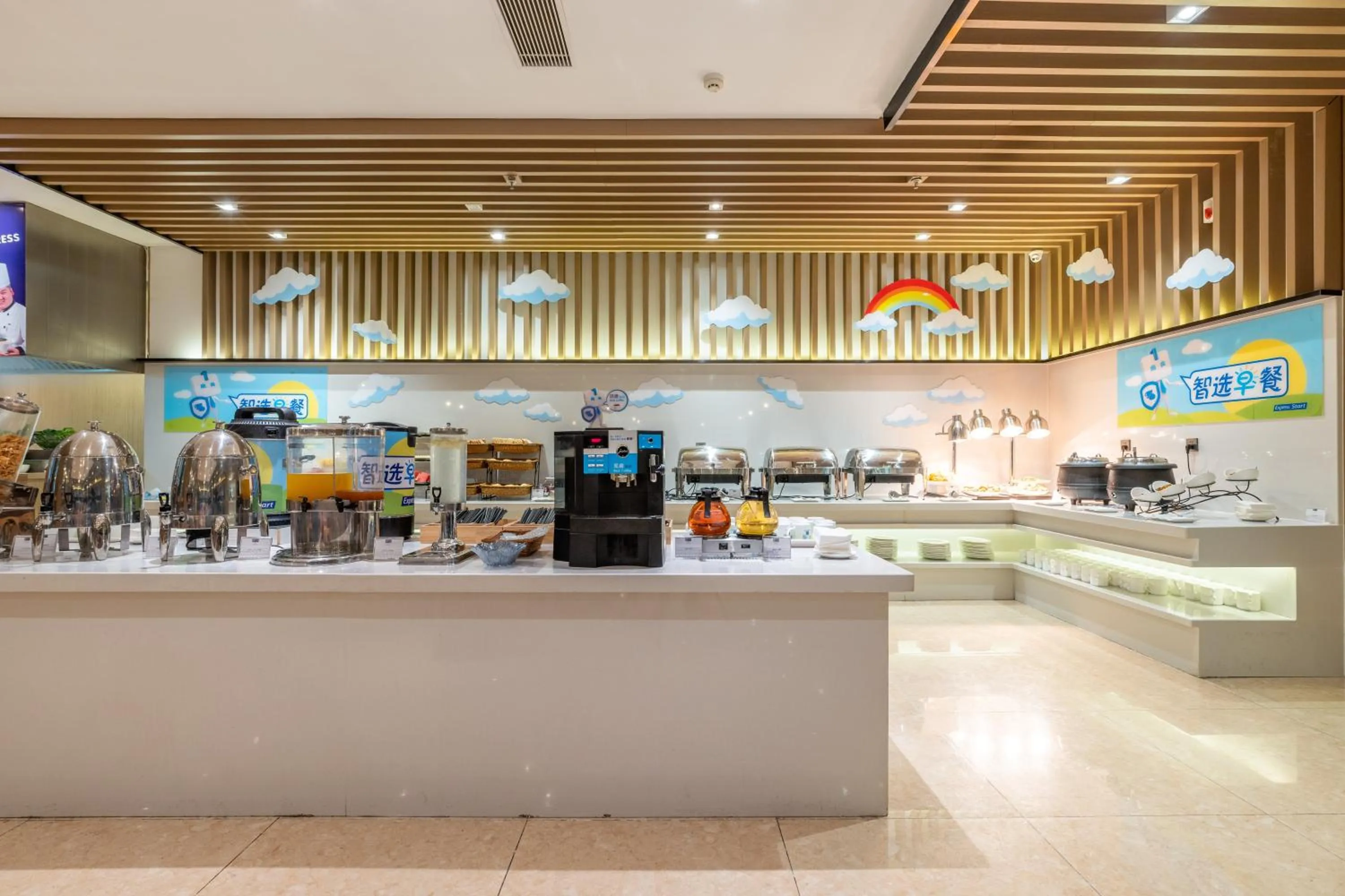 Restaurant/places to eat in Holiday Inn Express Anshan Downtown by IHG