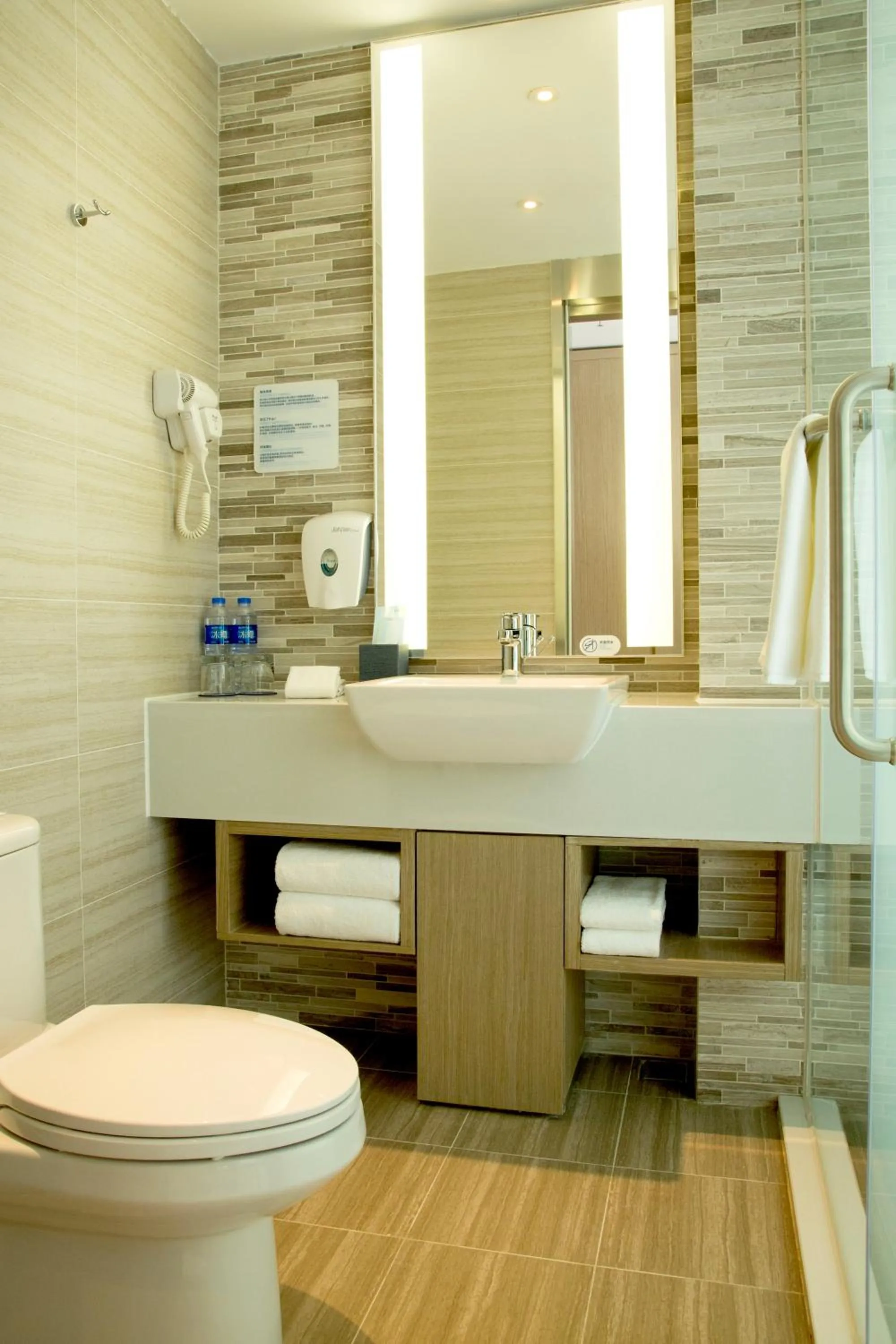 Bathroom in Holiday Inn Express Anshan Downtown by IHG