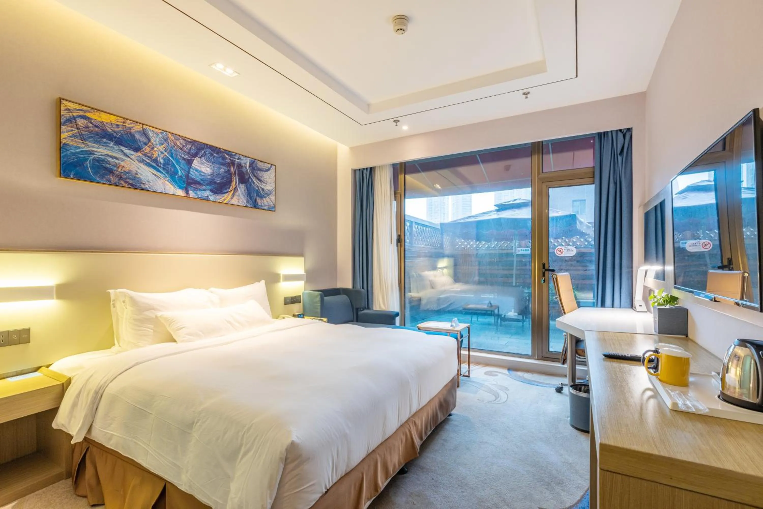 Photo of the whole room, Bed in Holiday Inn Express Anshan Downtown by IHG