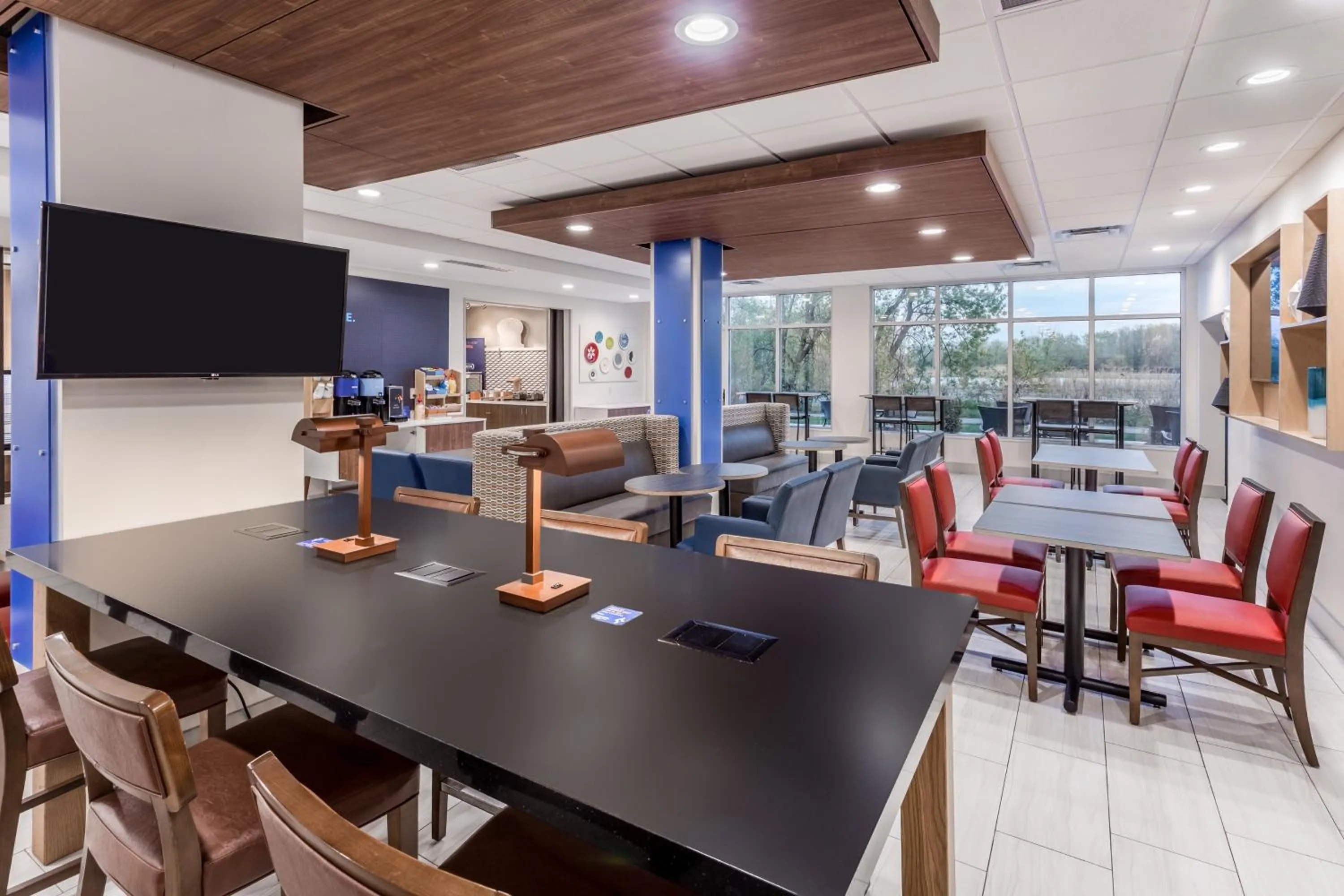 Breakfast in Holiday Inn Express & Suites Hammond by IHG