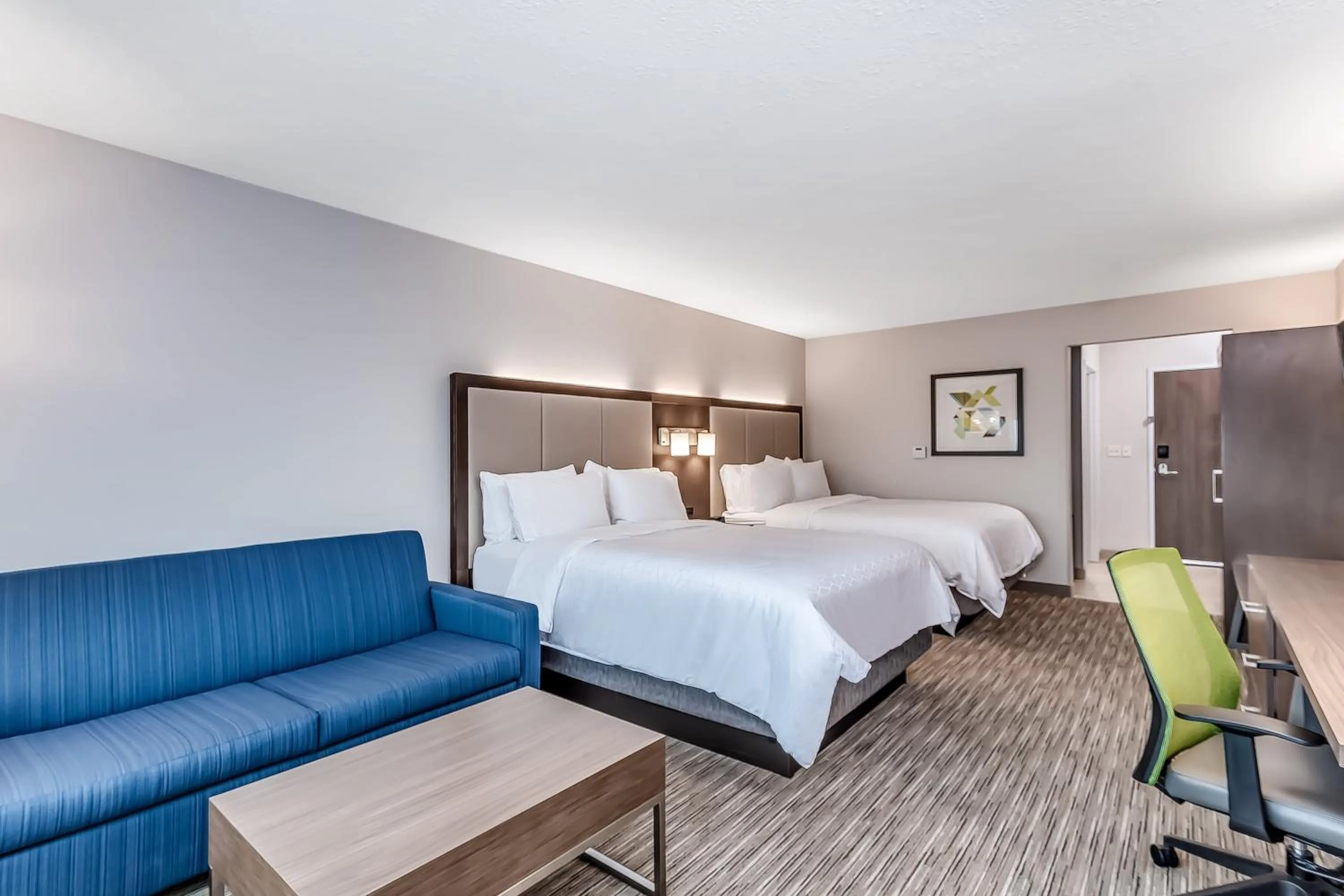 Photo of the whole room, Bed in Holiday Inn Express & Suites Hammond by IHG