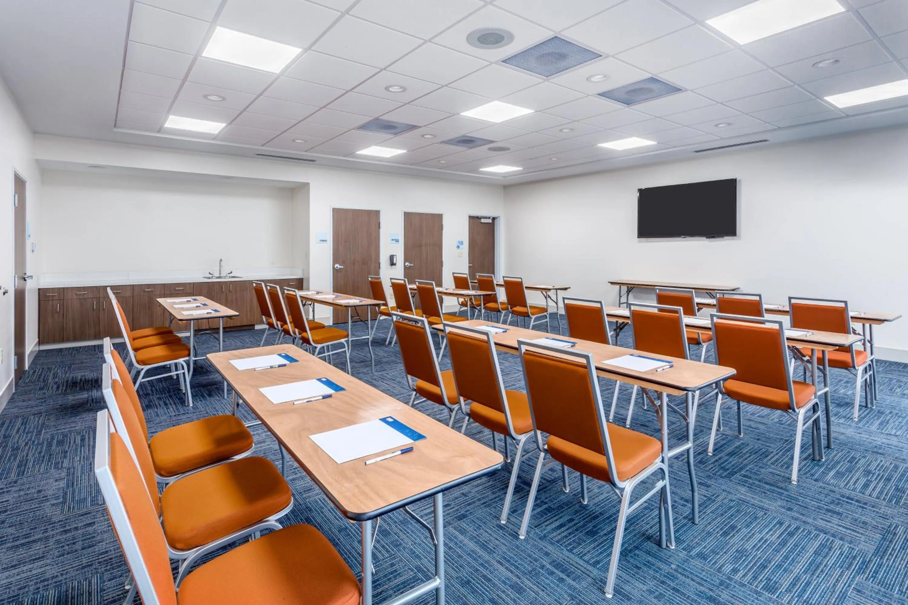 Meeting/conference room in Holiday Inn Express & Suites Hammond by IHG
