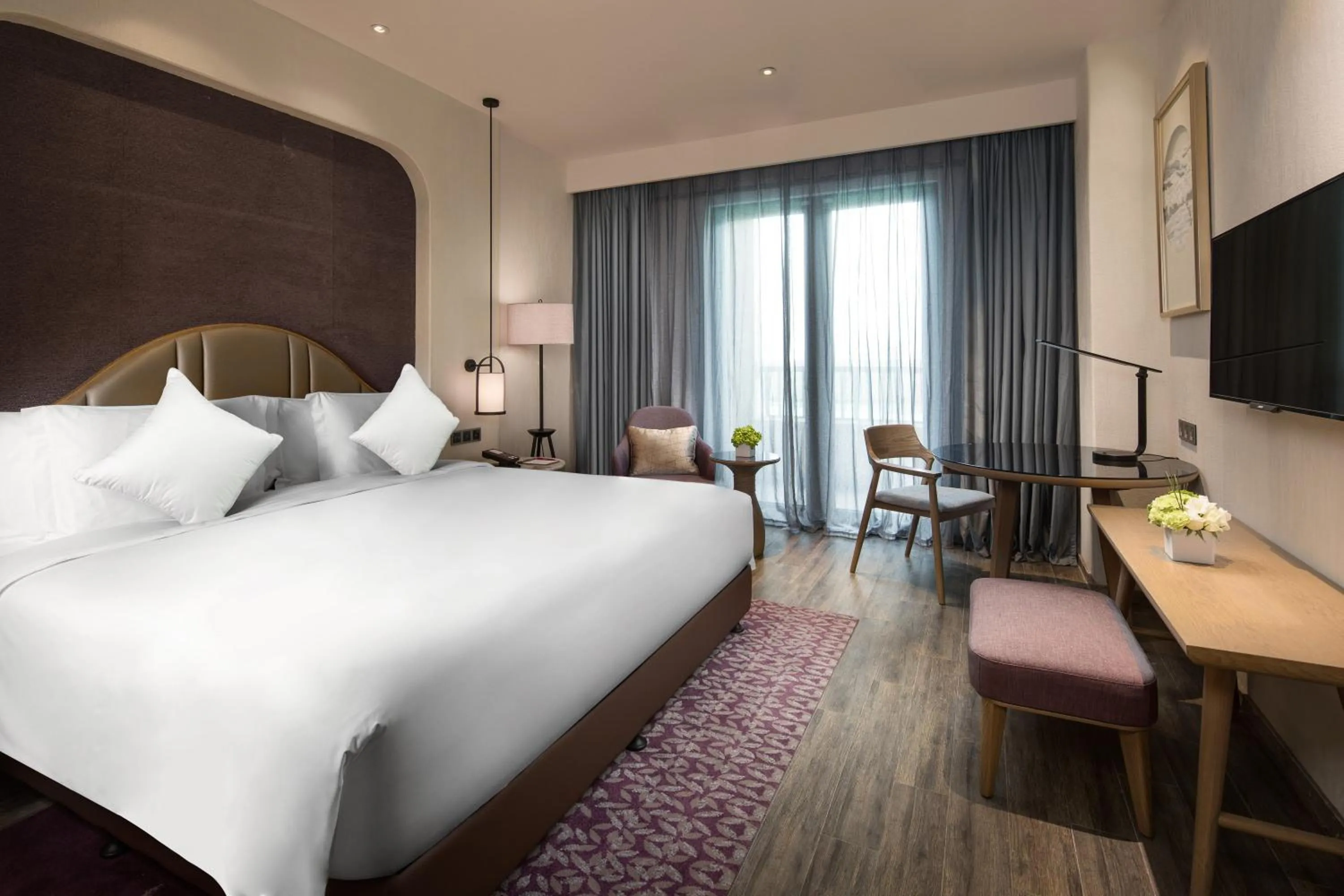 Photo of the whole room, Bed in Crowne Plaza QingdaoOriental Movie Metropolis by IHG