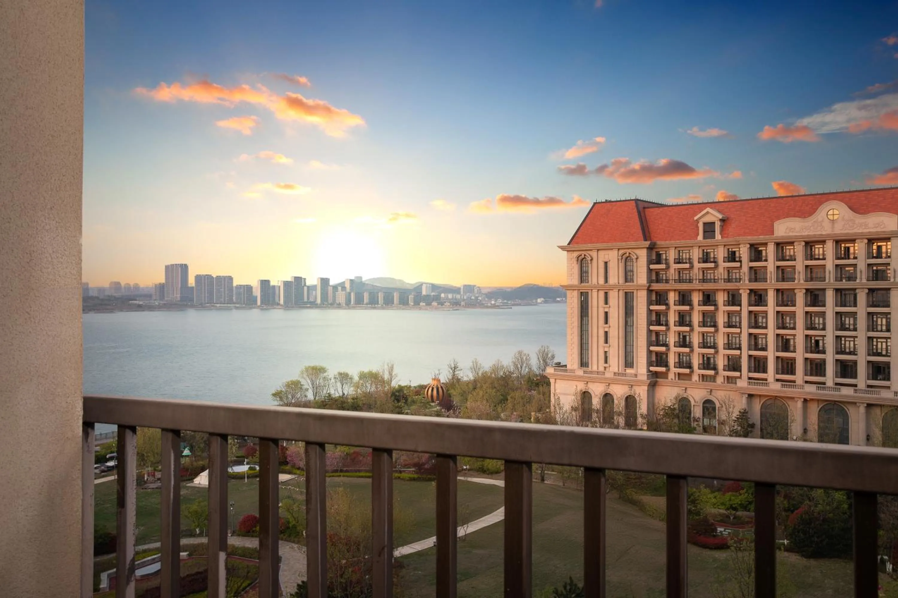 Balcony/Terrace in Crowne Plaza QingdaoOriental Movie Metropolis by IHG