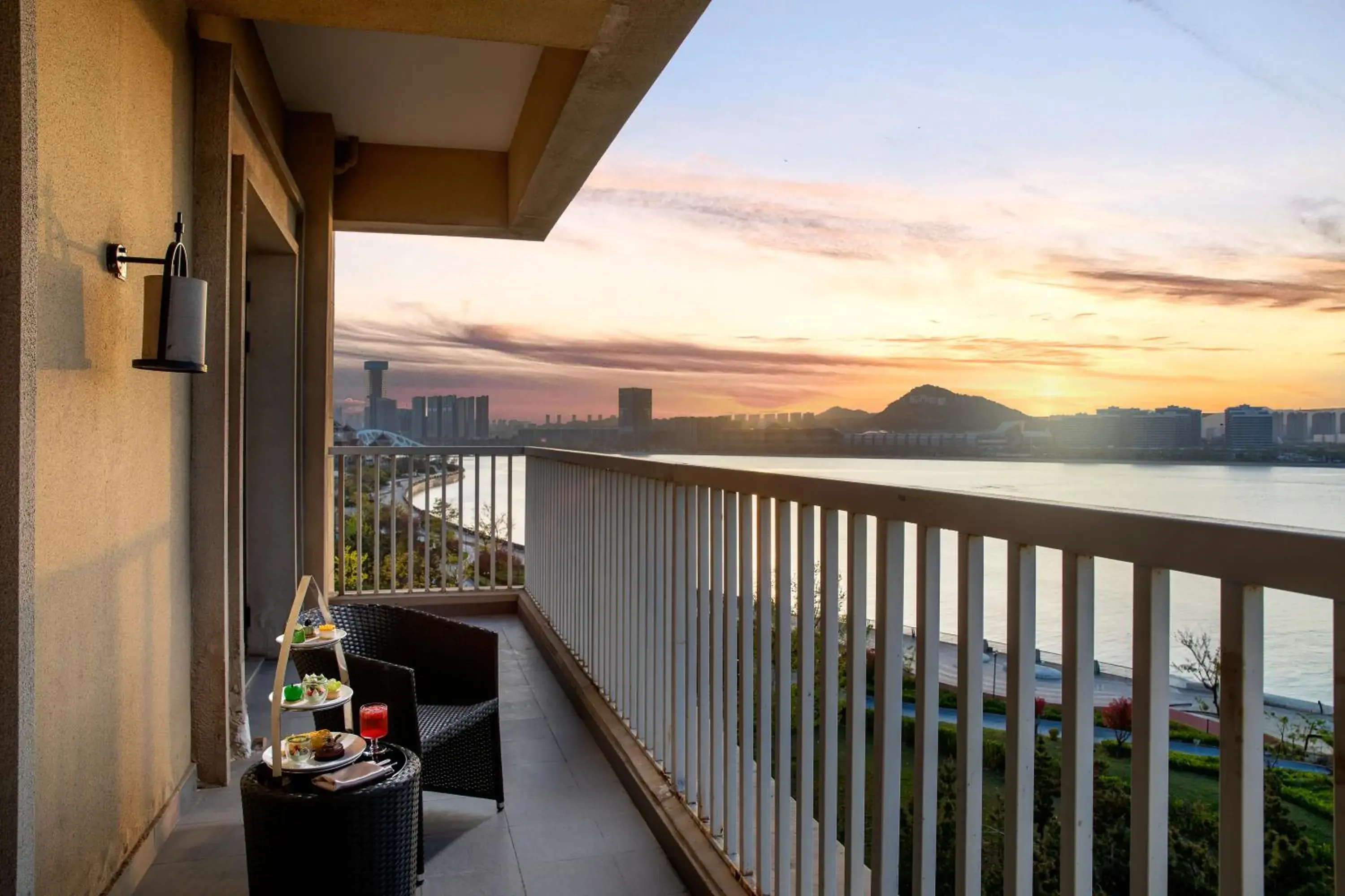 Sea view in Crowne Plaza QingdaoOriental Movie Metropolis by IHG Sea view in Crowne Plaza QingdaoOriental Movie Metropolis by IHG