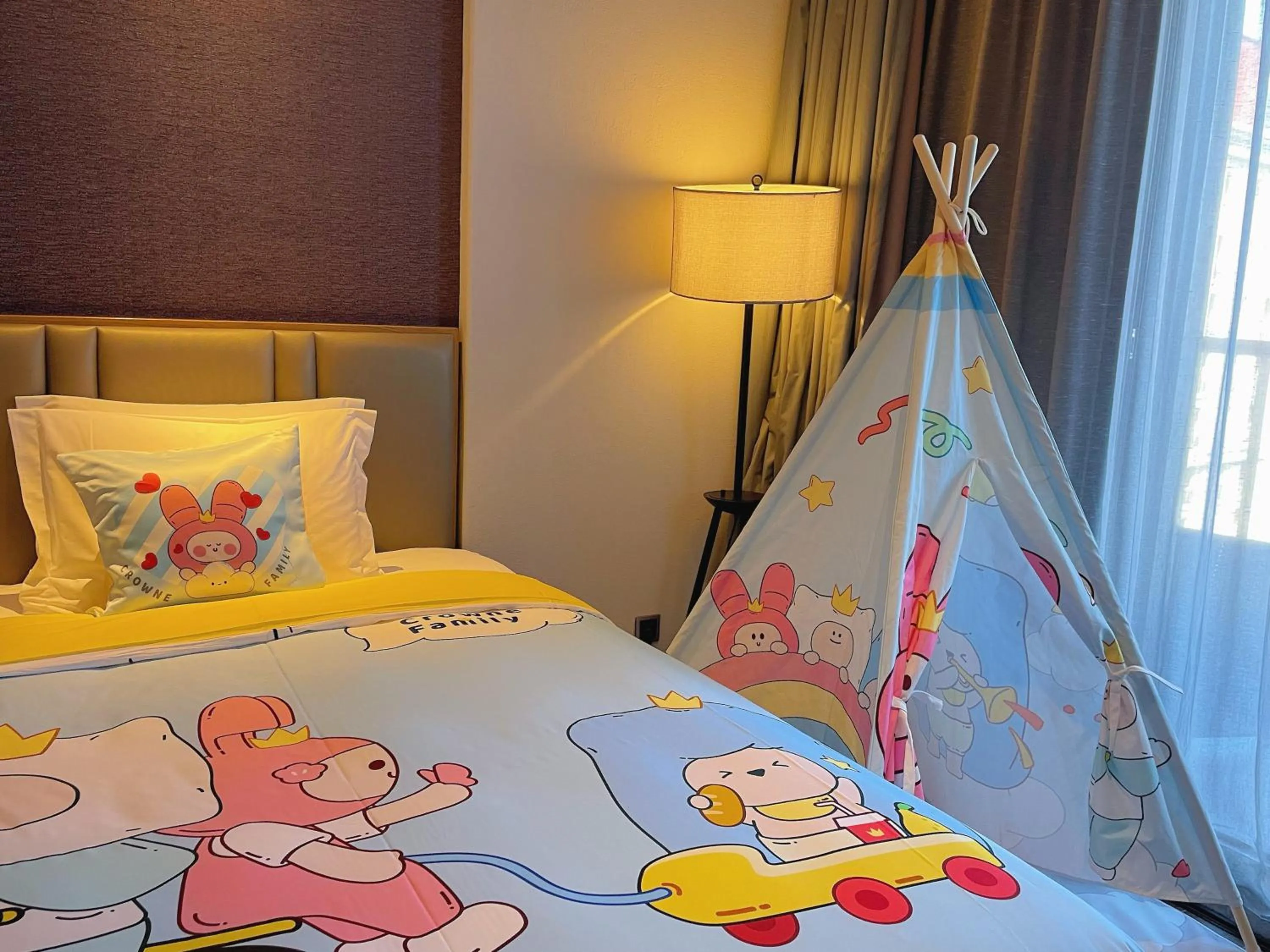 Photo of the whole room, Bed in Crowne Plaza QingdaoOriental Movie Metropolis by IHG