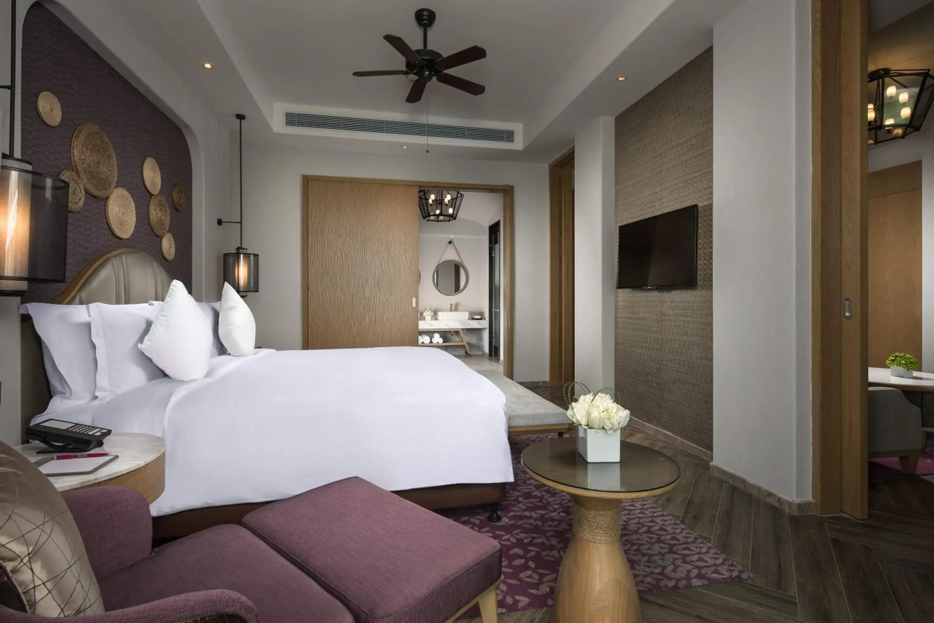 Bed in Crowne Plaza QingdaoOriental Movie Metropolis by IHG Bed in Crowne Plaza QingdaoOriental Movie Metropolis by IHG