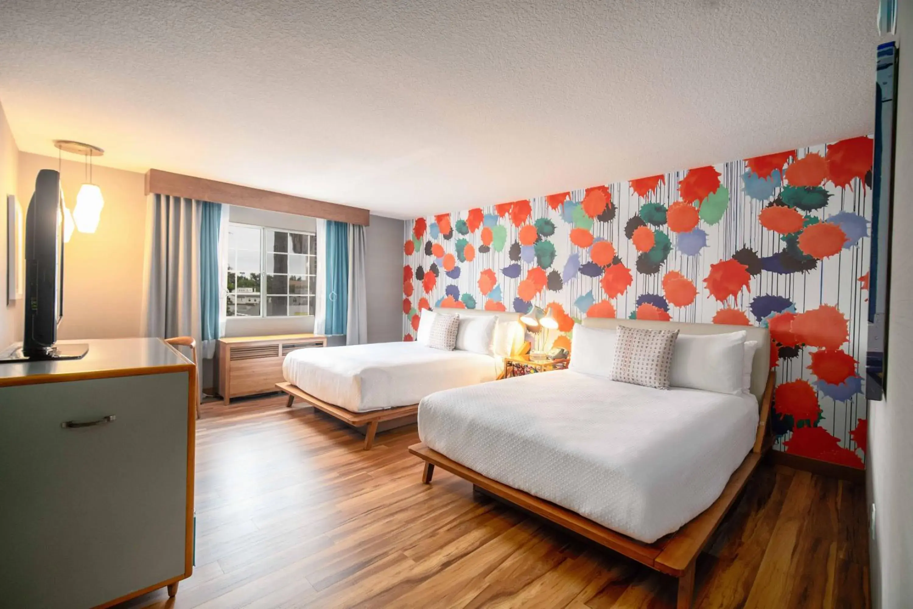 Queen Room with Two Queen Beds - Disability Access in The Kinney - Venice Beach Queen Room with Two Queen Beds - Disability Access in The Kinney - Venice Beach