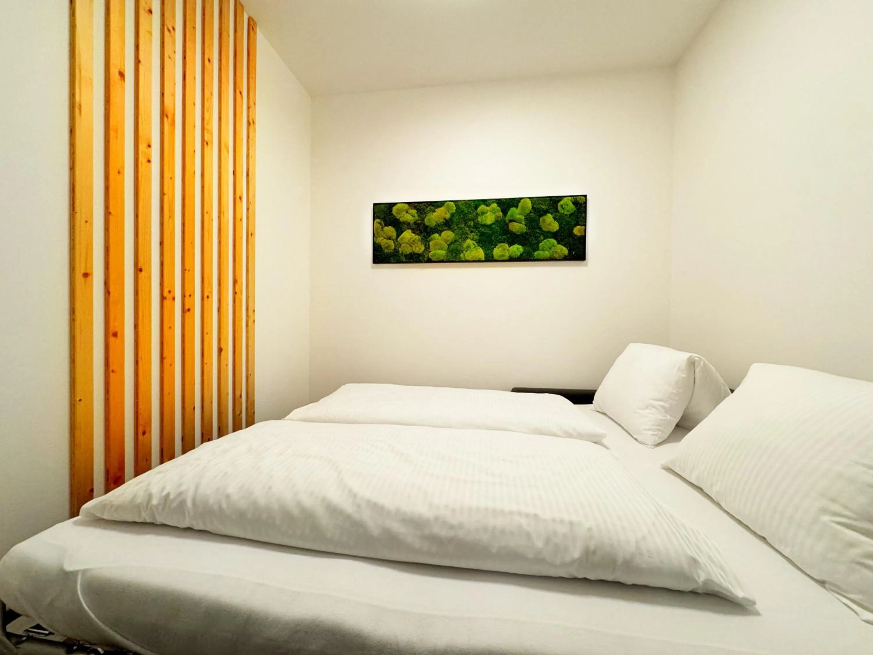 Bedroom, Bed in Lakepark Residence