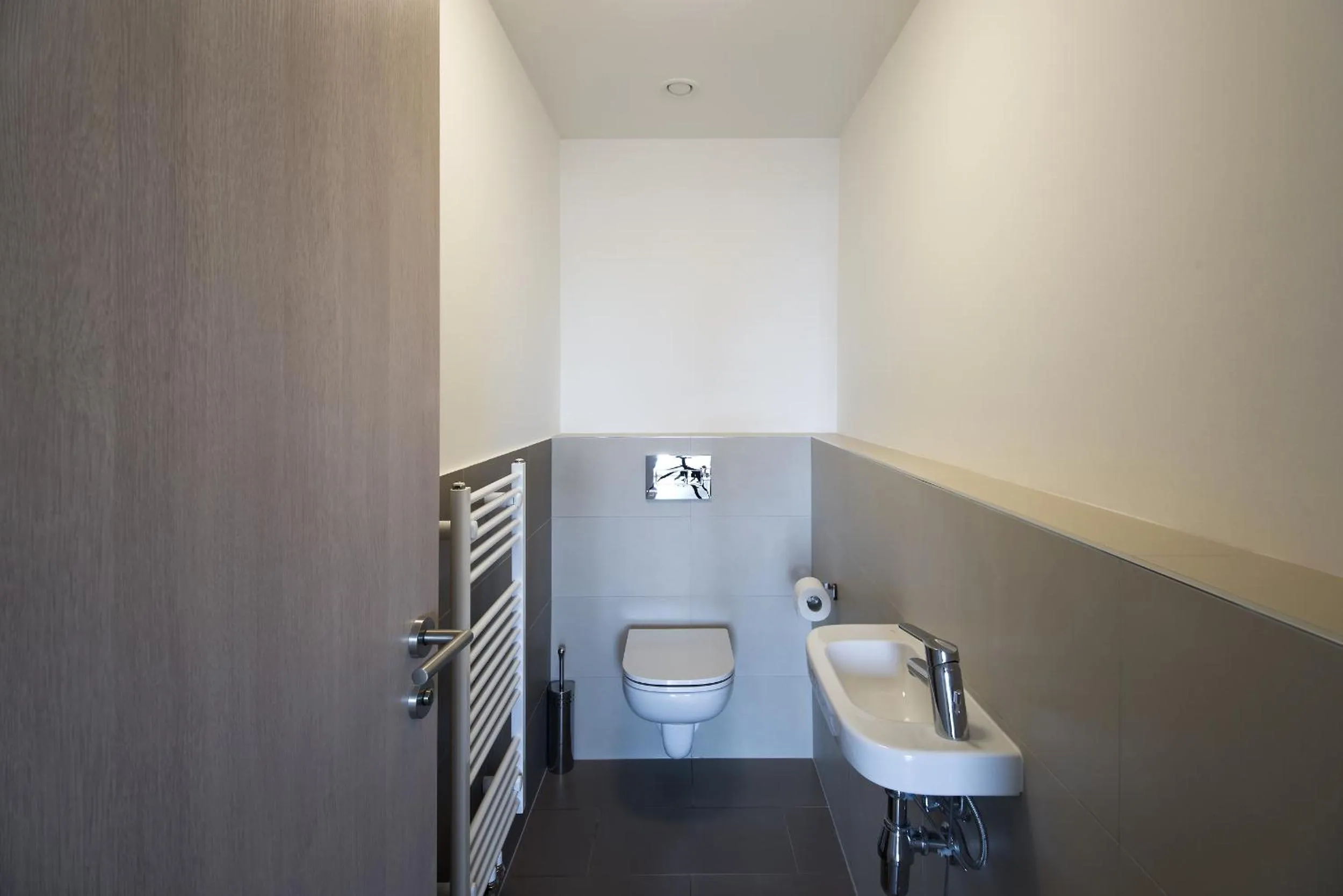 Toilet in Lakepark Residence
