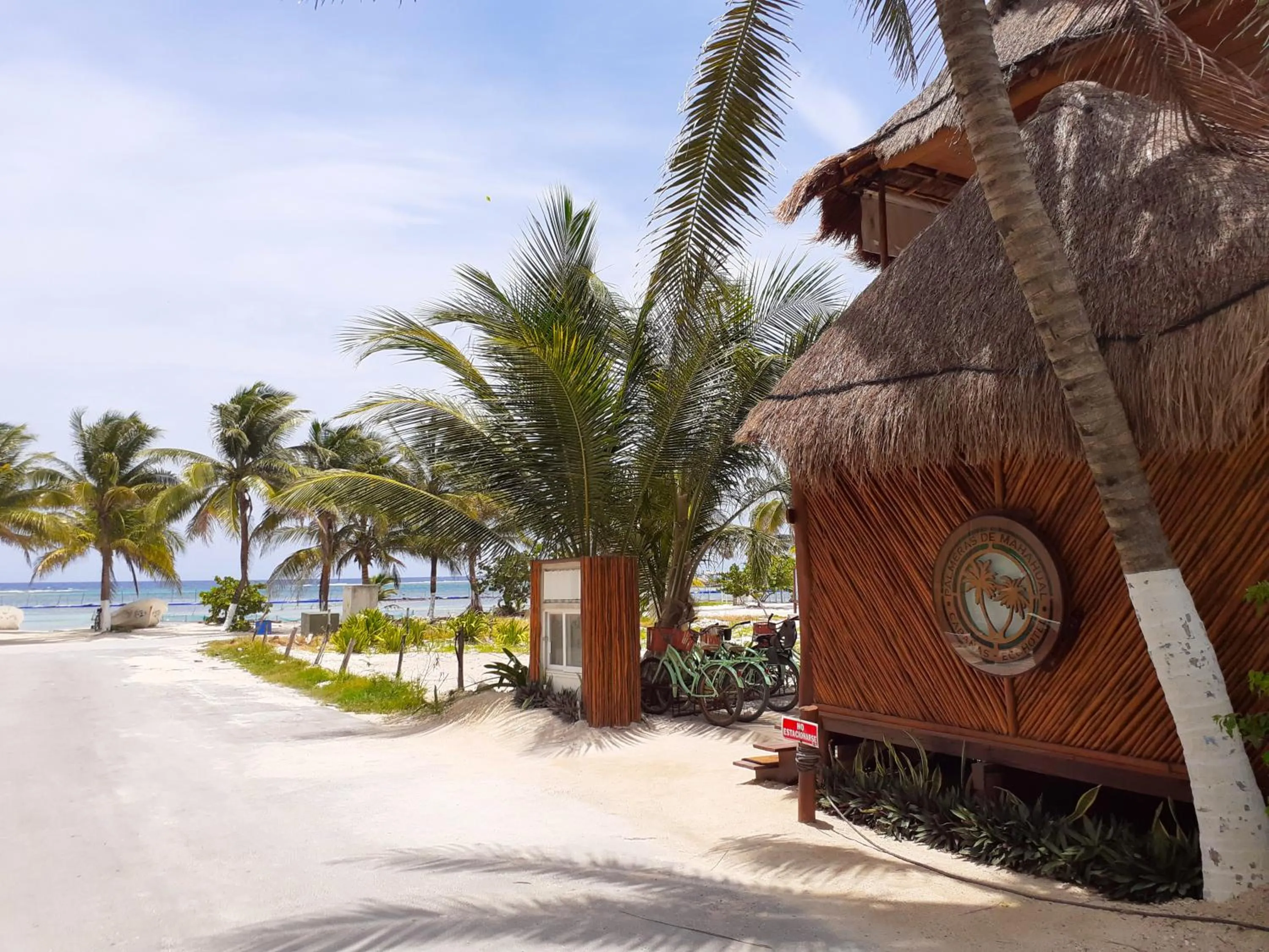 Lobby or reception in Palmeras de Mahahual Cabañas