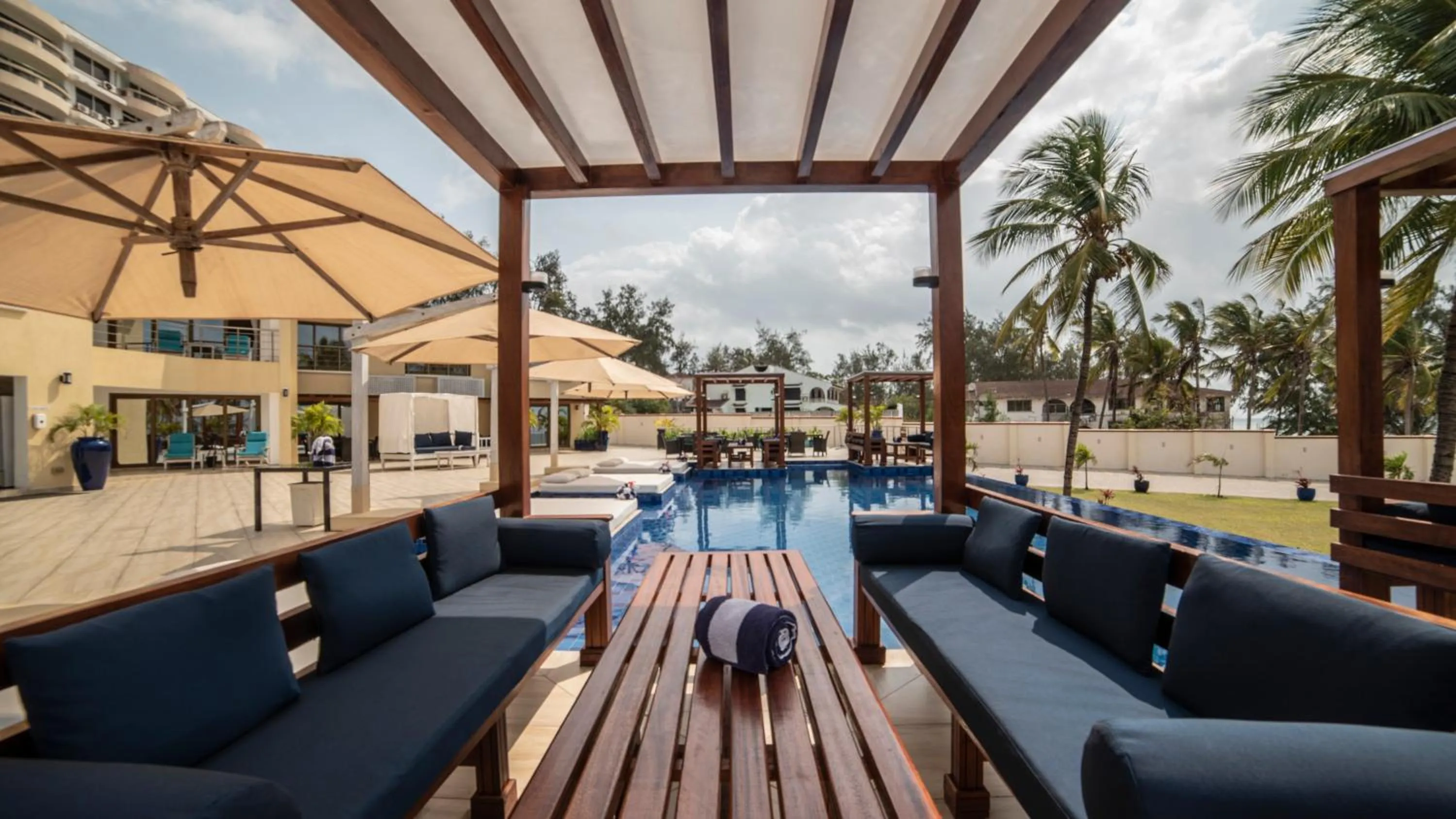 Swimming pool in Jumeirah Beachfront