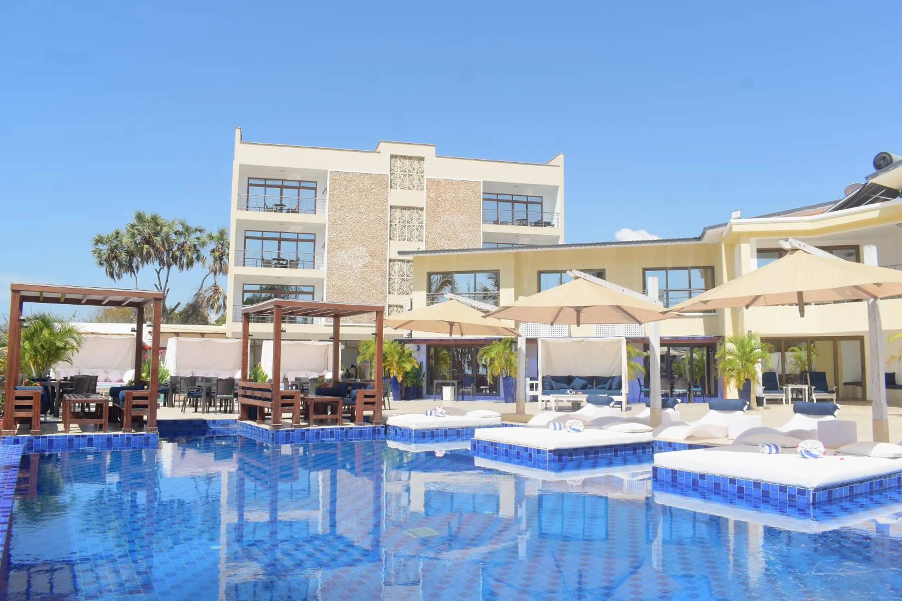Swimming pool in Jumeirah Beachfront