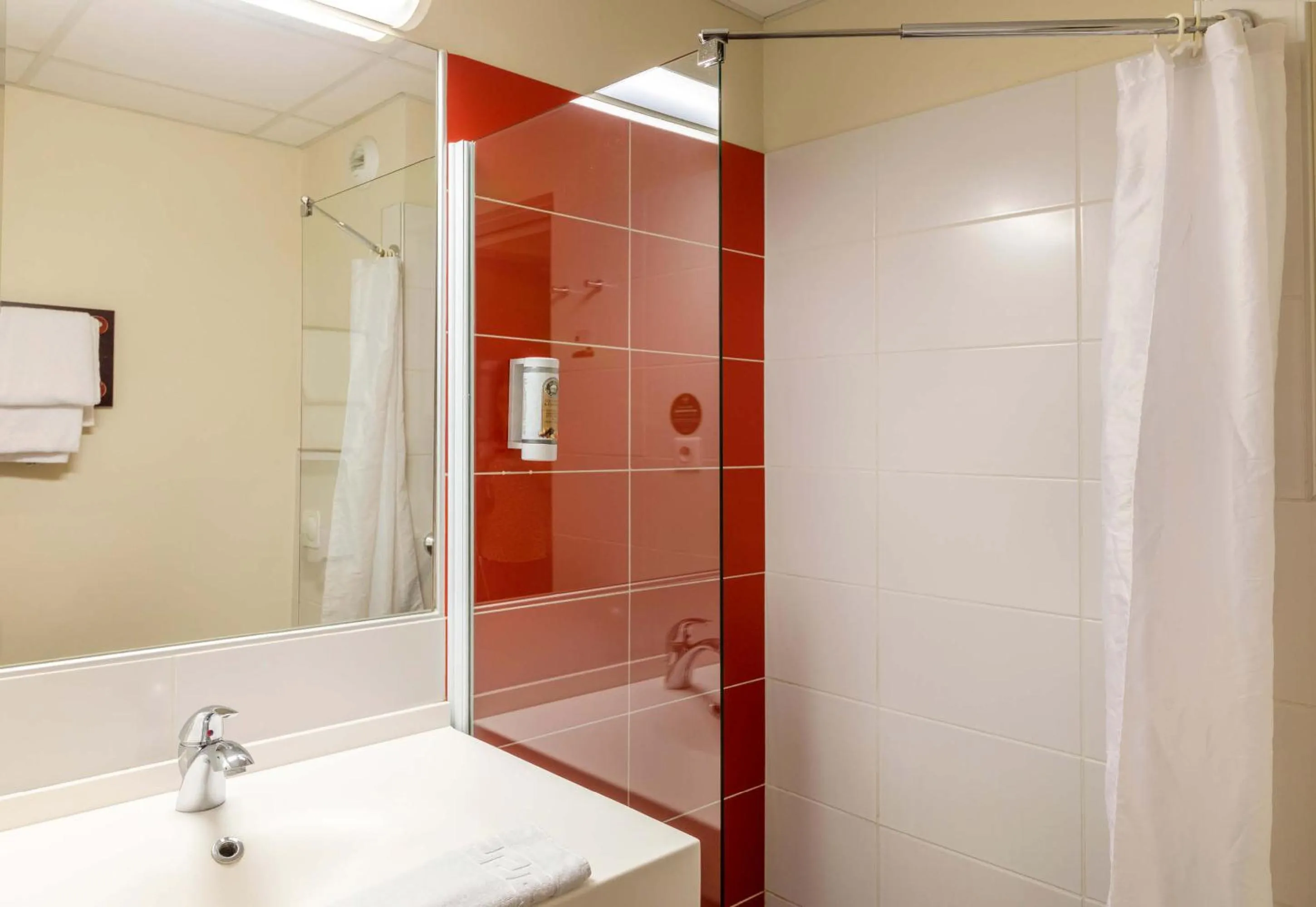 Property building in B&B HOTEL Agen Castelculier