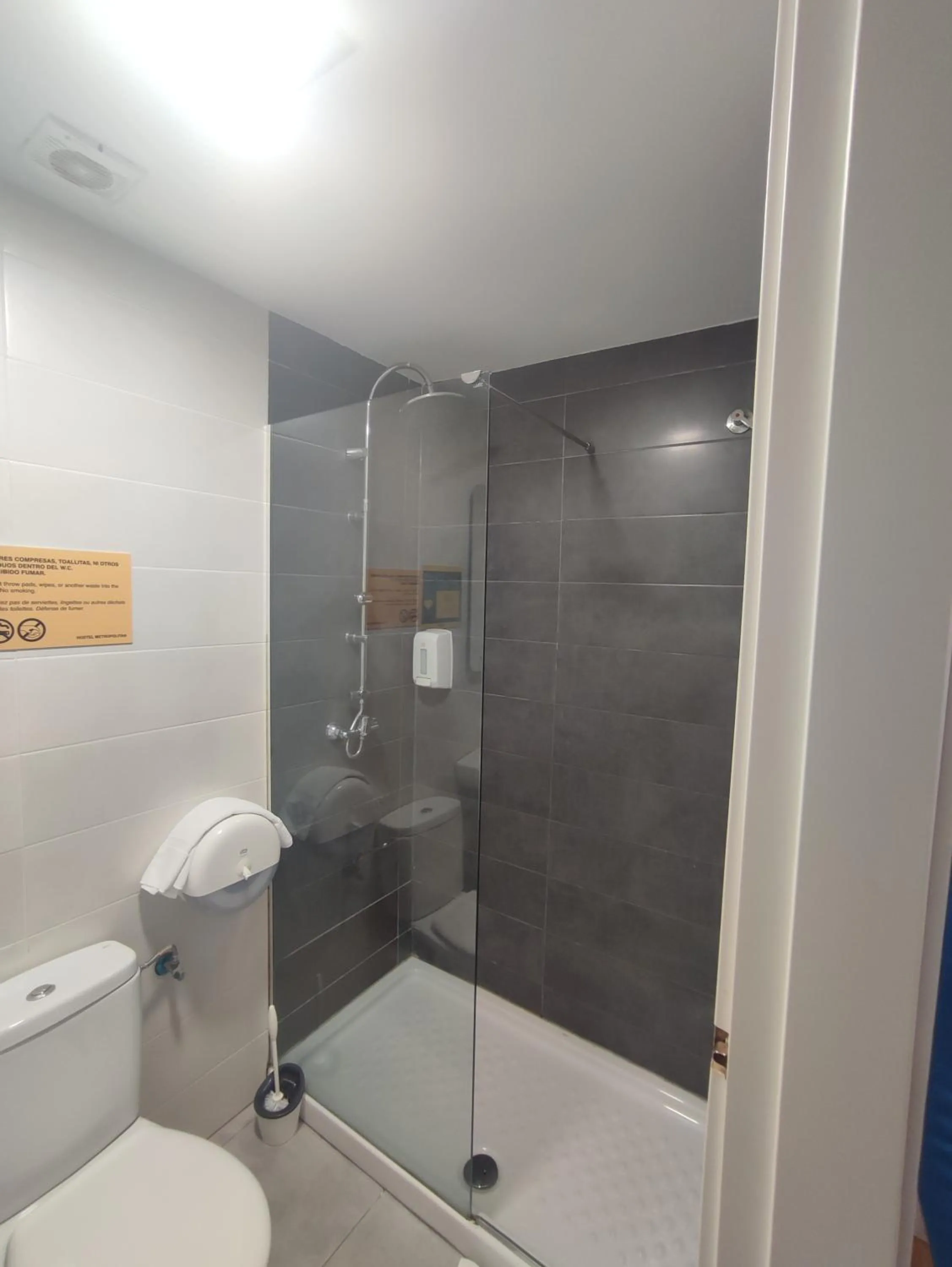 Shower in Bilbao Metropolitan Hostel by Bossh! Hotels