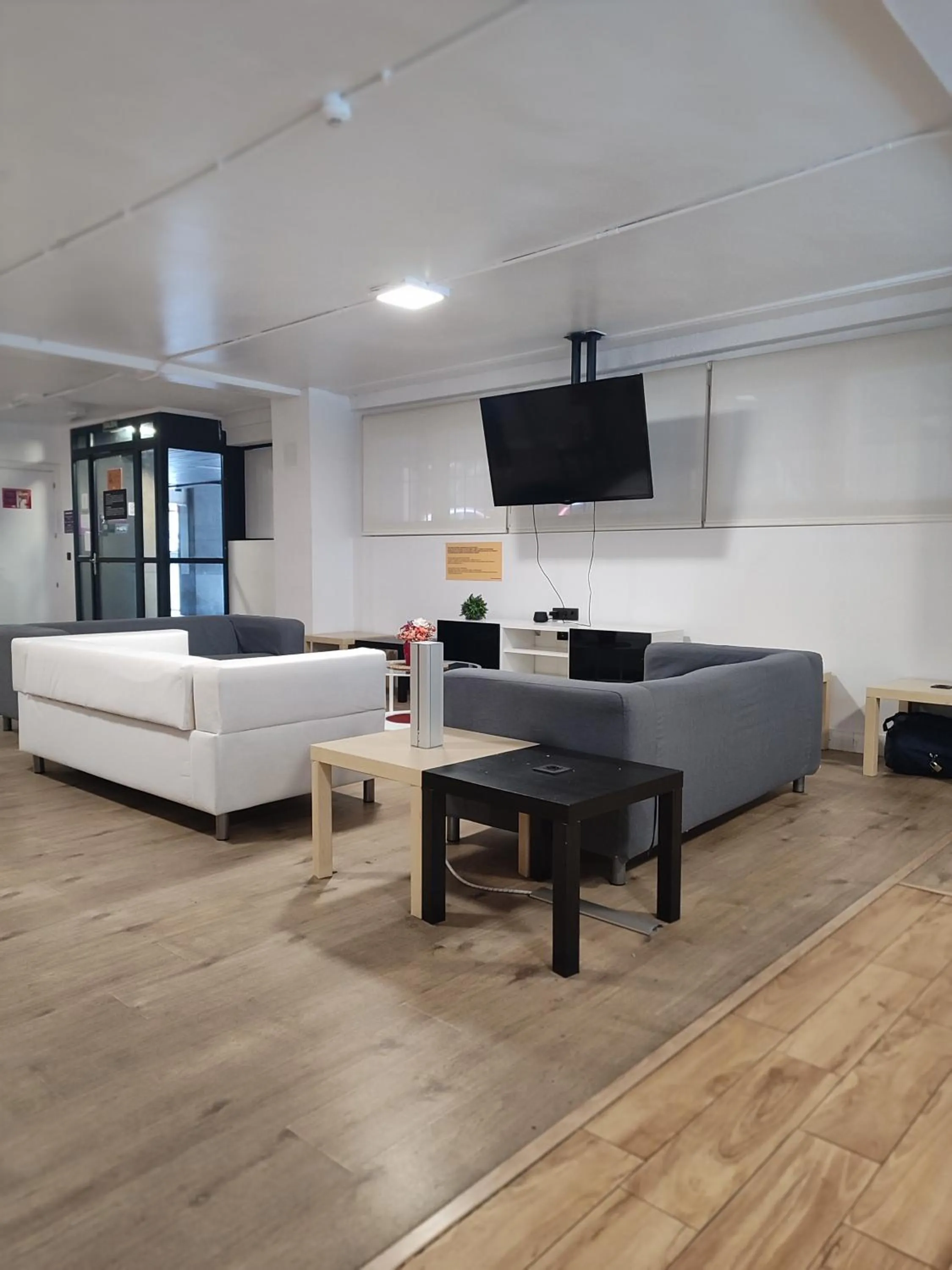 Living room in Bilbao Metropolitan Hostel by Bossh! Hotels