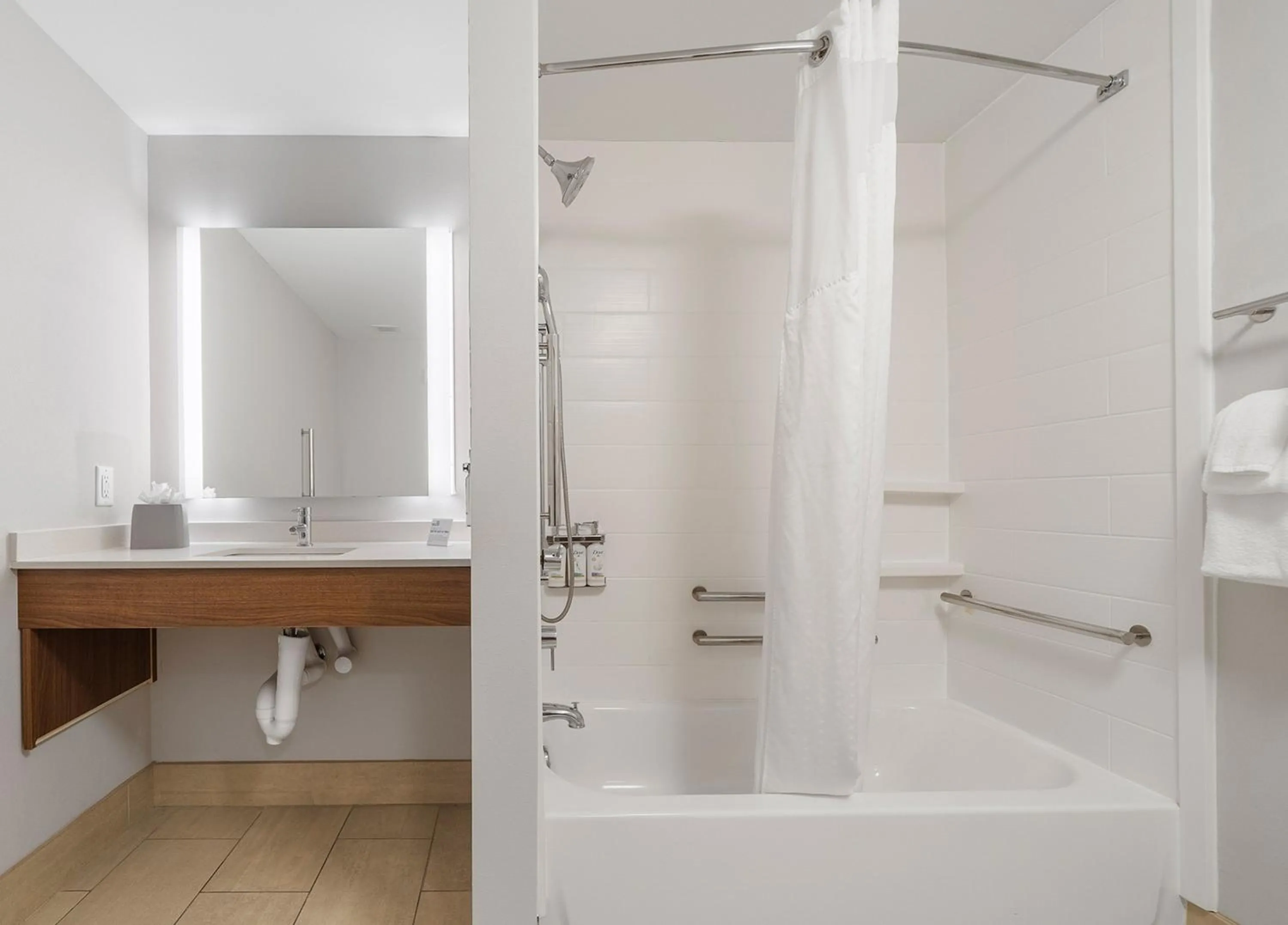 Bathroom in Holiday Inn Express & Suites Macon North by IHG