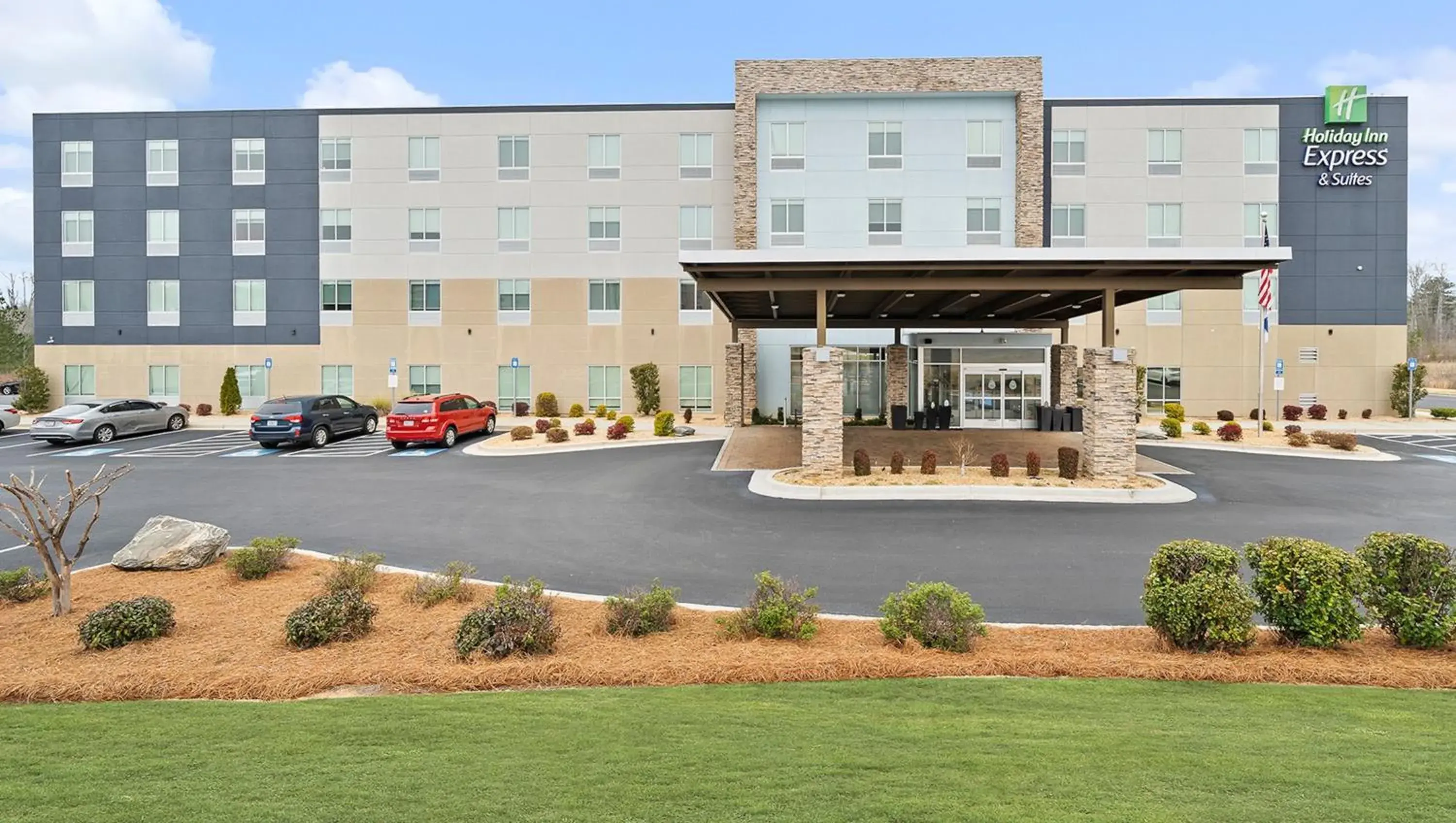 Property building in Holiday Inn Express & Suites Macon North by IHG Property building in Holiday Inn Express & Suites Macon North by IHG