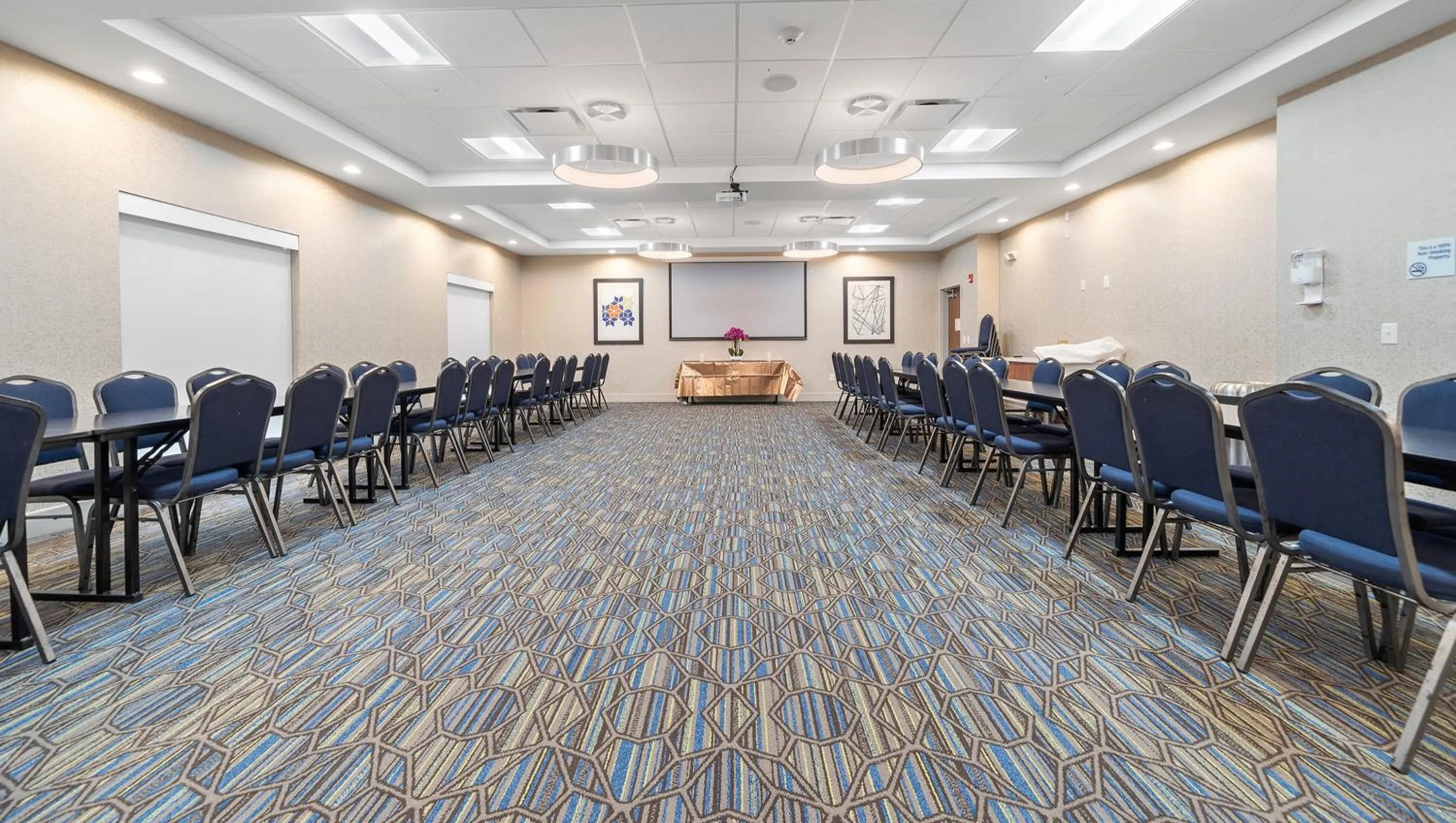 Meeting/conference room in Holiday Inn Express & Suites Macon North by IHG