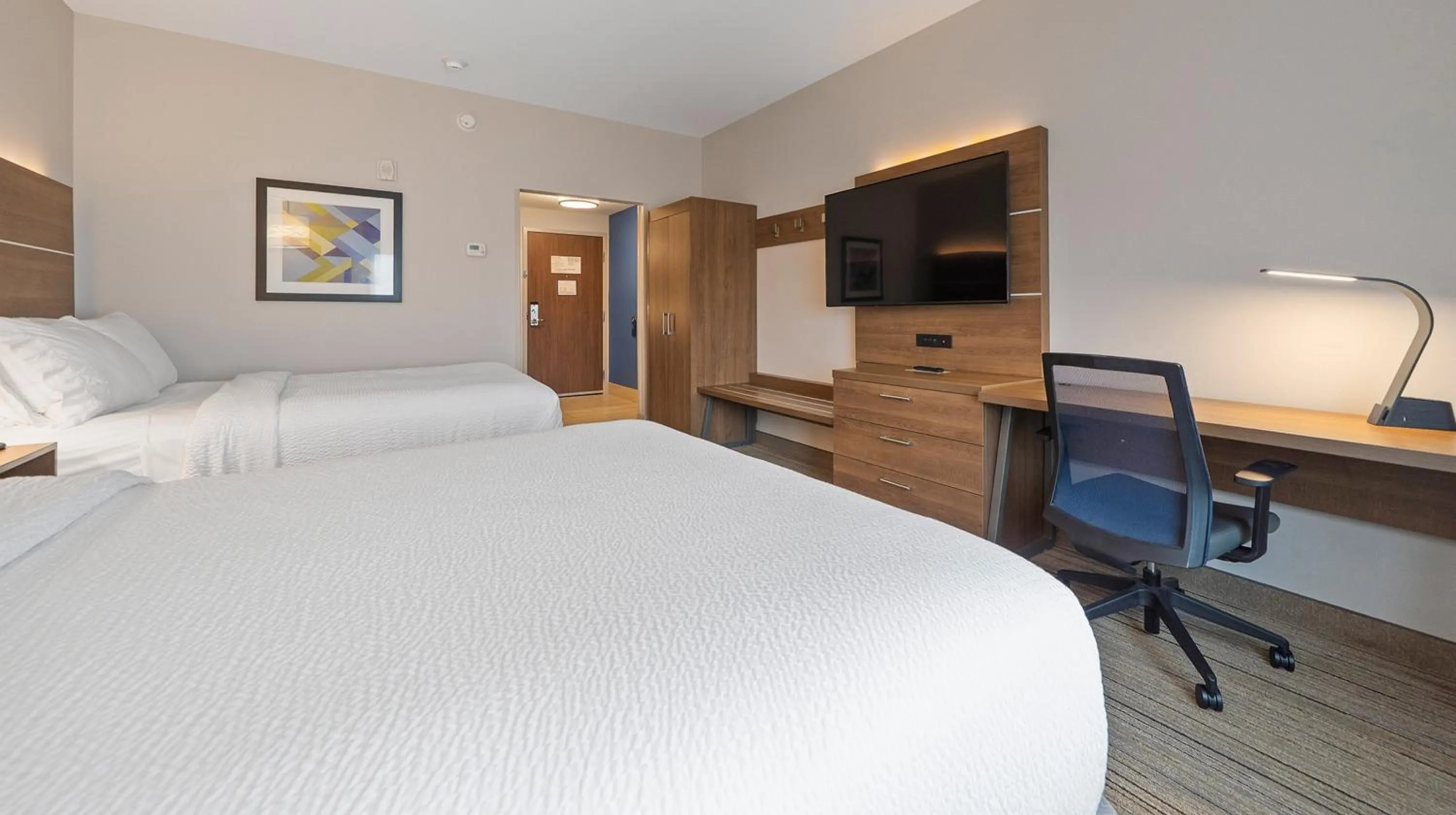 Photo of the whole room, Bed in Holiday Inn Express & Suites Macon North by IHG