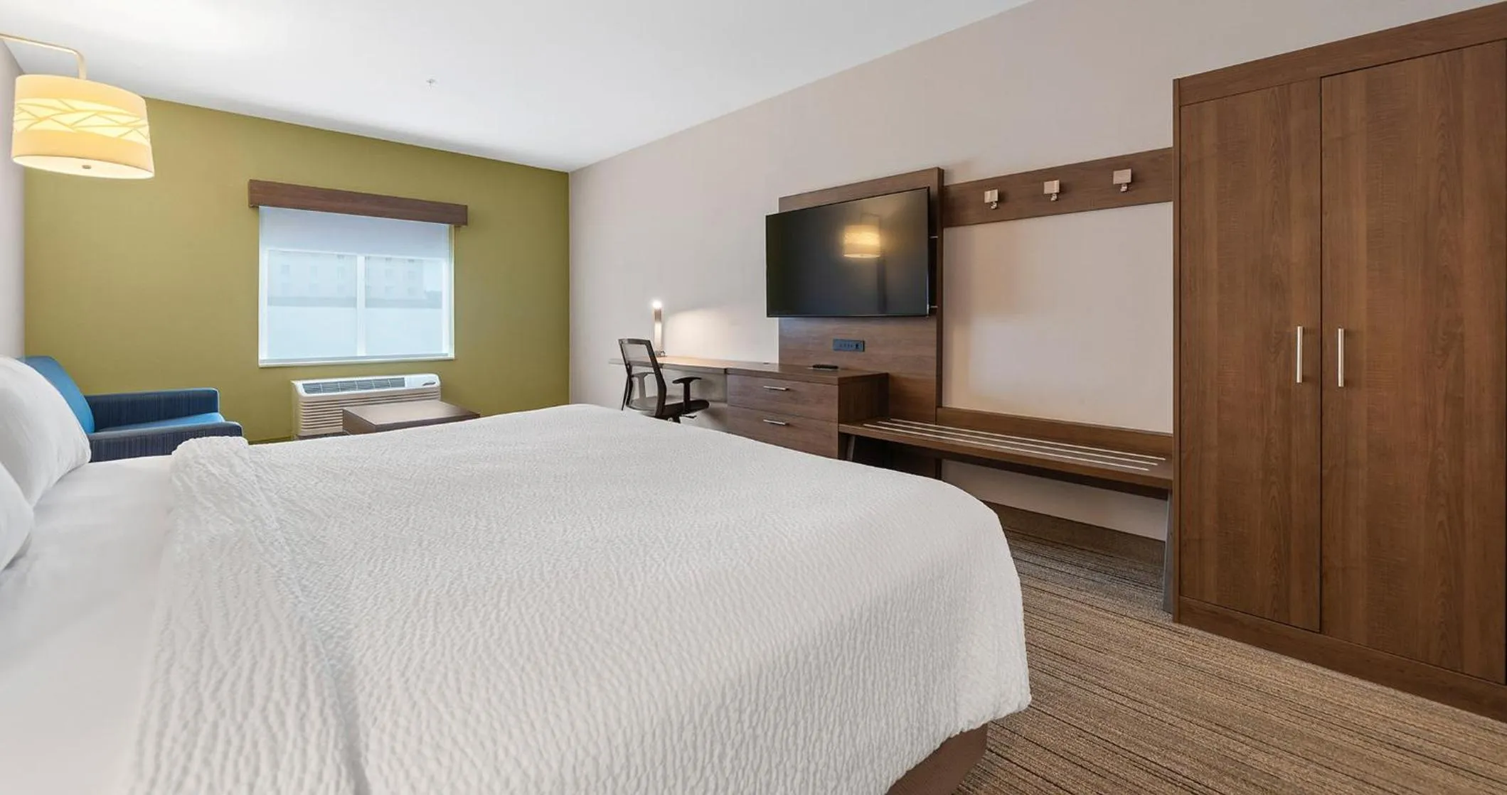Photo of the whole room, Bed in Holiday Inn Express & Suites Macon North by IHG