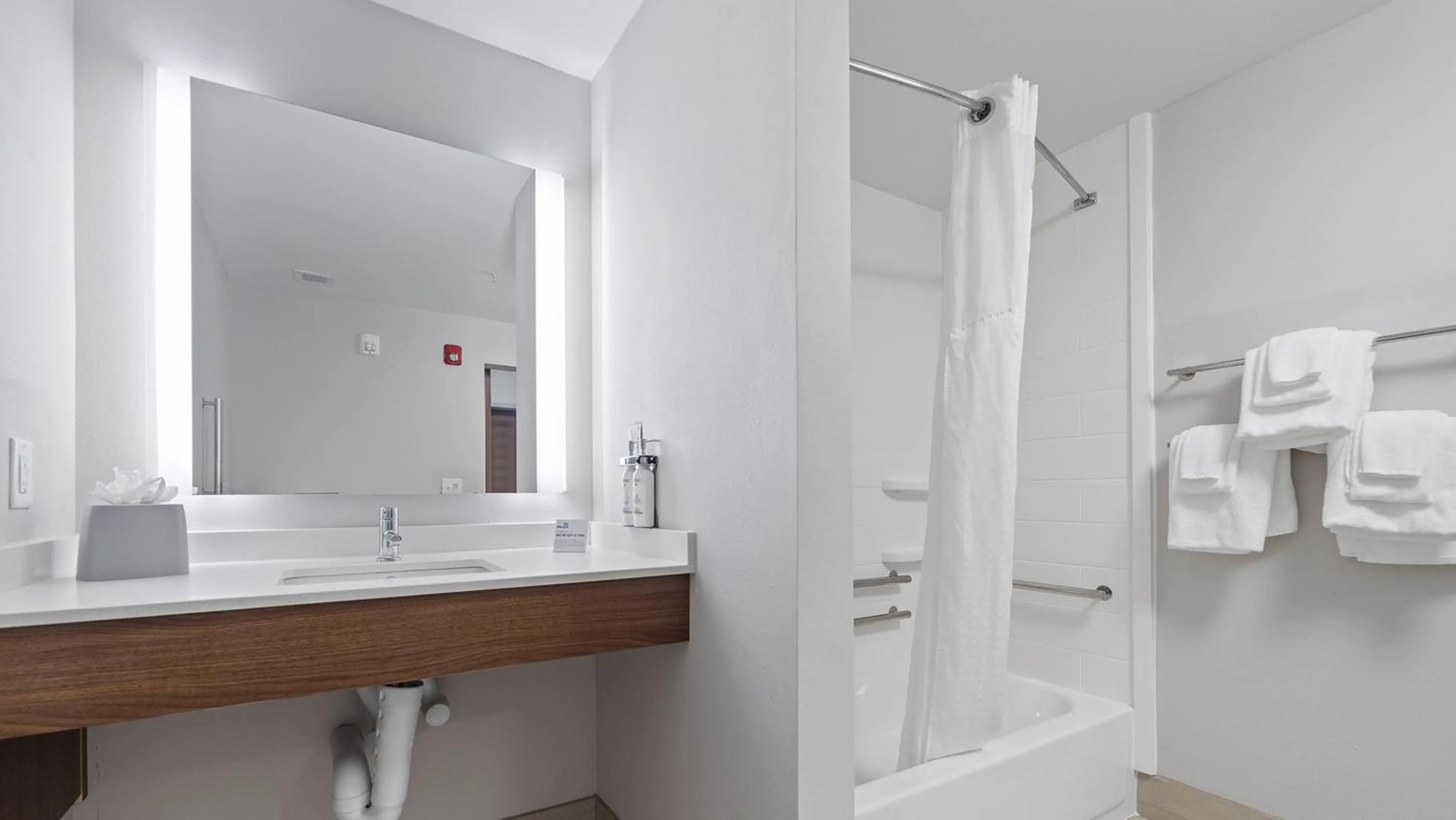 Bathroom in Holiday Inn Express & Suites Macon North by IHG