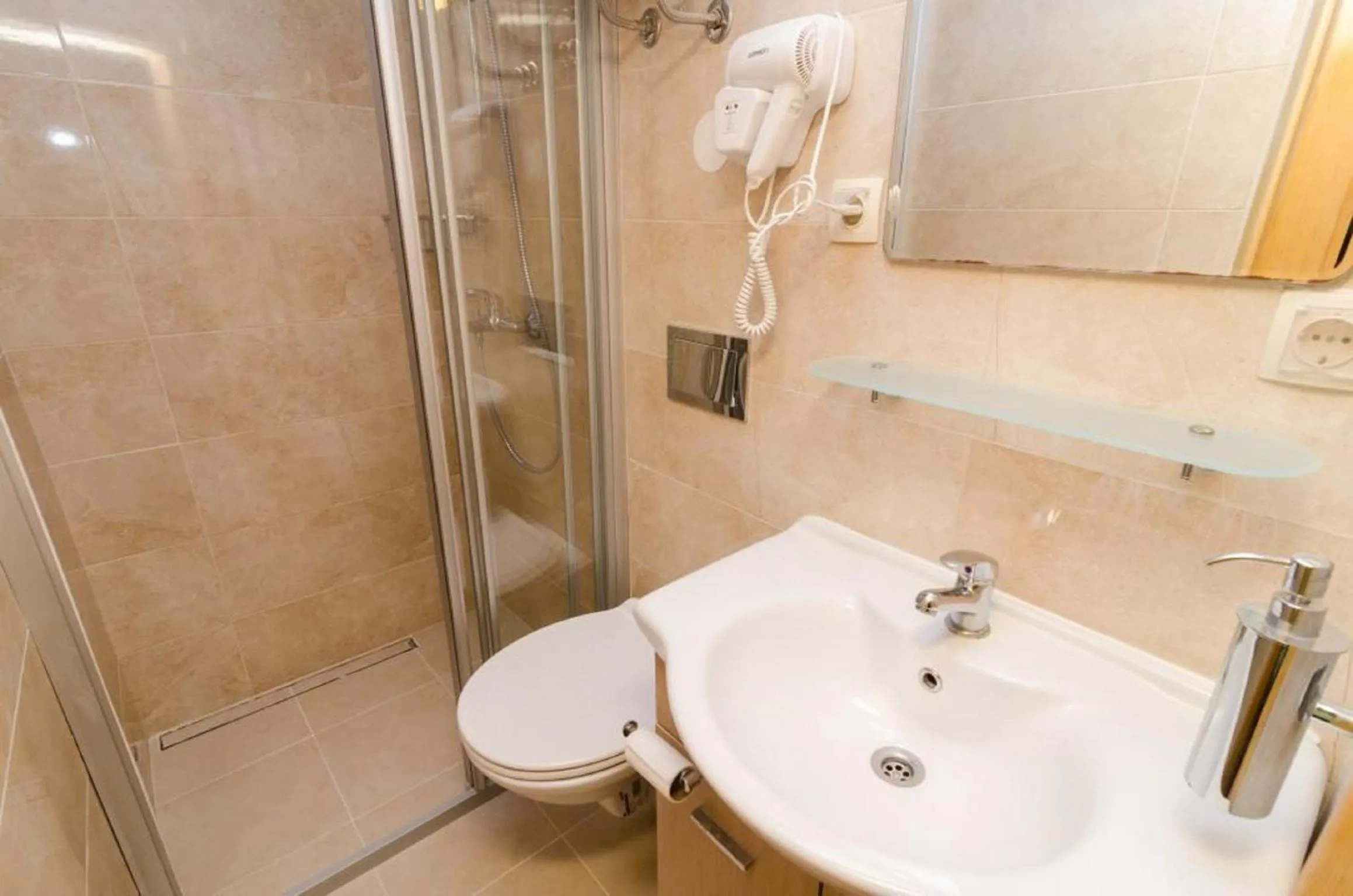 Bathroom in Eddie's Sea View Rooms Old Town