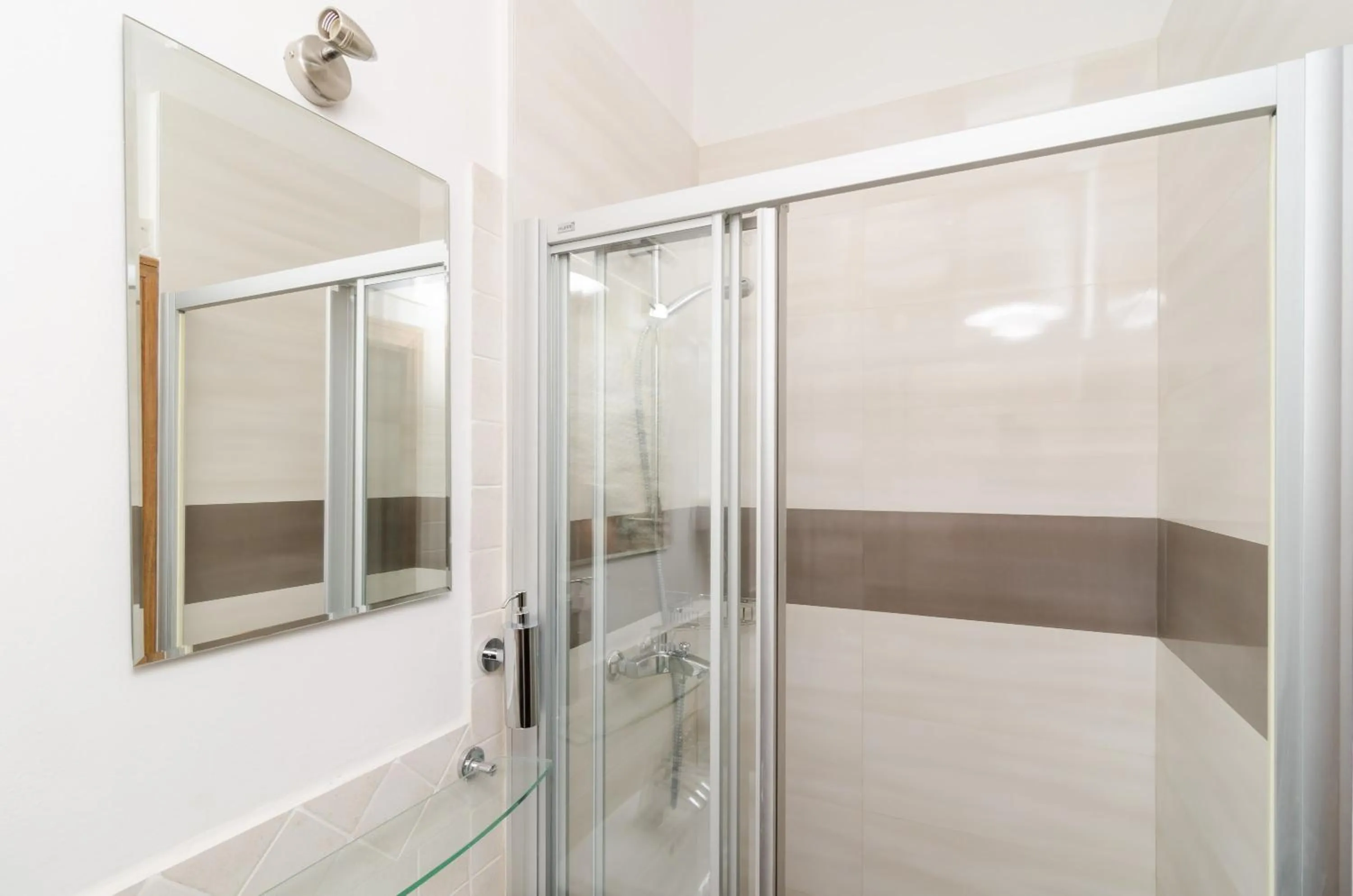 Bathroom in Eddie's Sea View Rooms Old Town