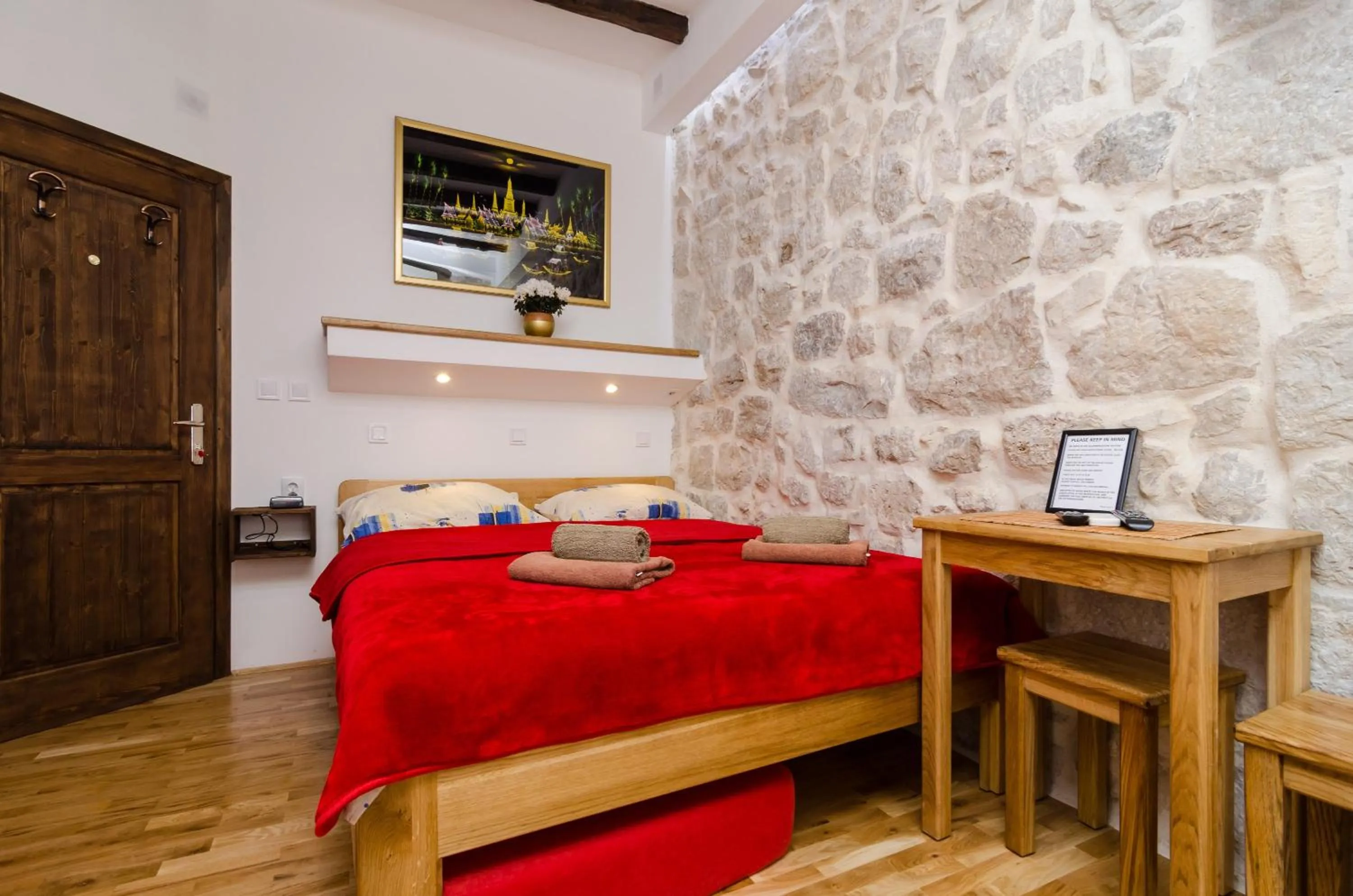 Bedroom, Bed in Eddie's Sea View Rooms Old Town