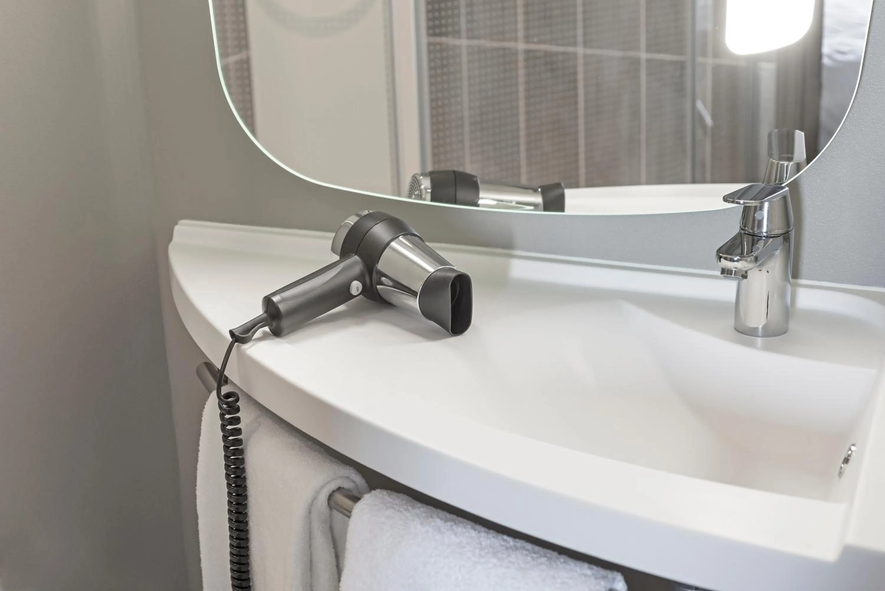 Bathroom in ibis Pontorson Baie Du Mont Saint Michel