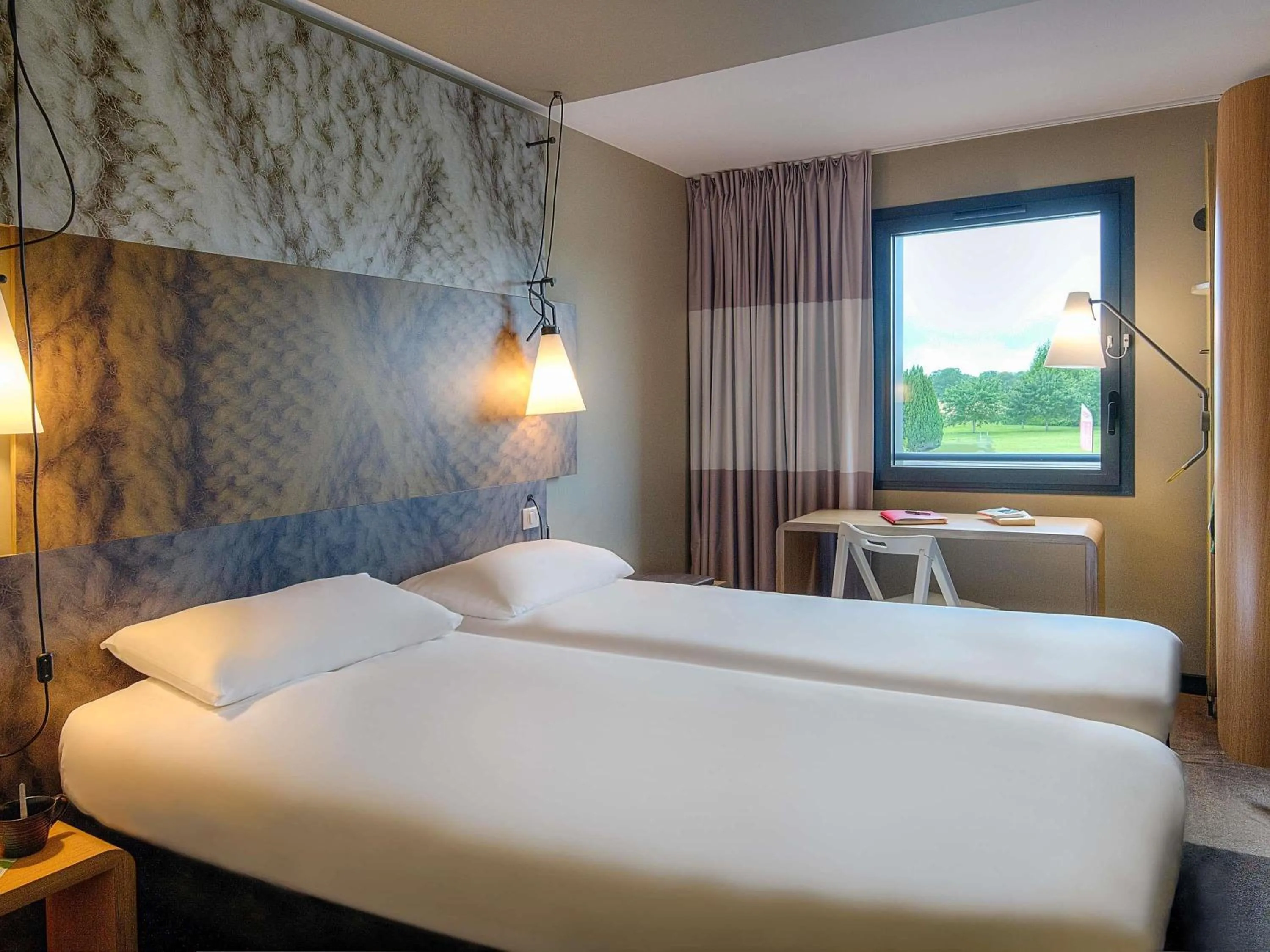 Bedroom, Bed in ibis Pontorson Baie Du Mont Saint Michel