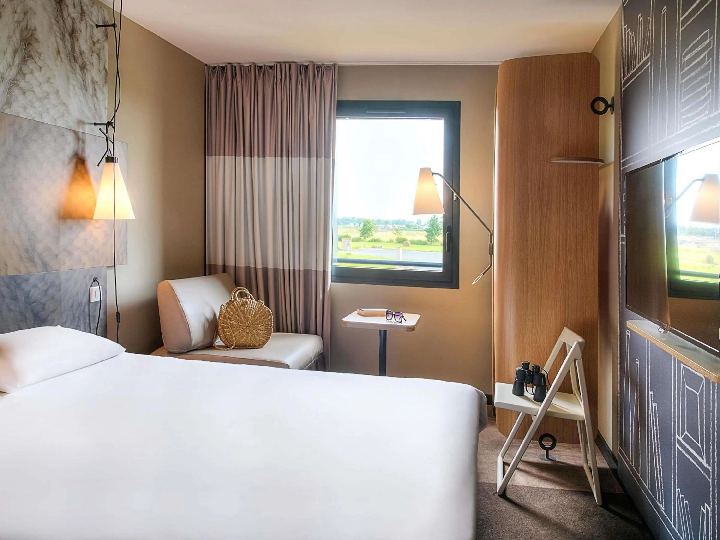 Bedroom, Bed in ibis Pontorson Baie Du Mont Saint Michel