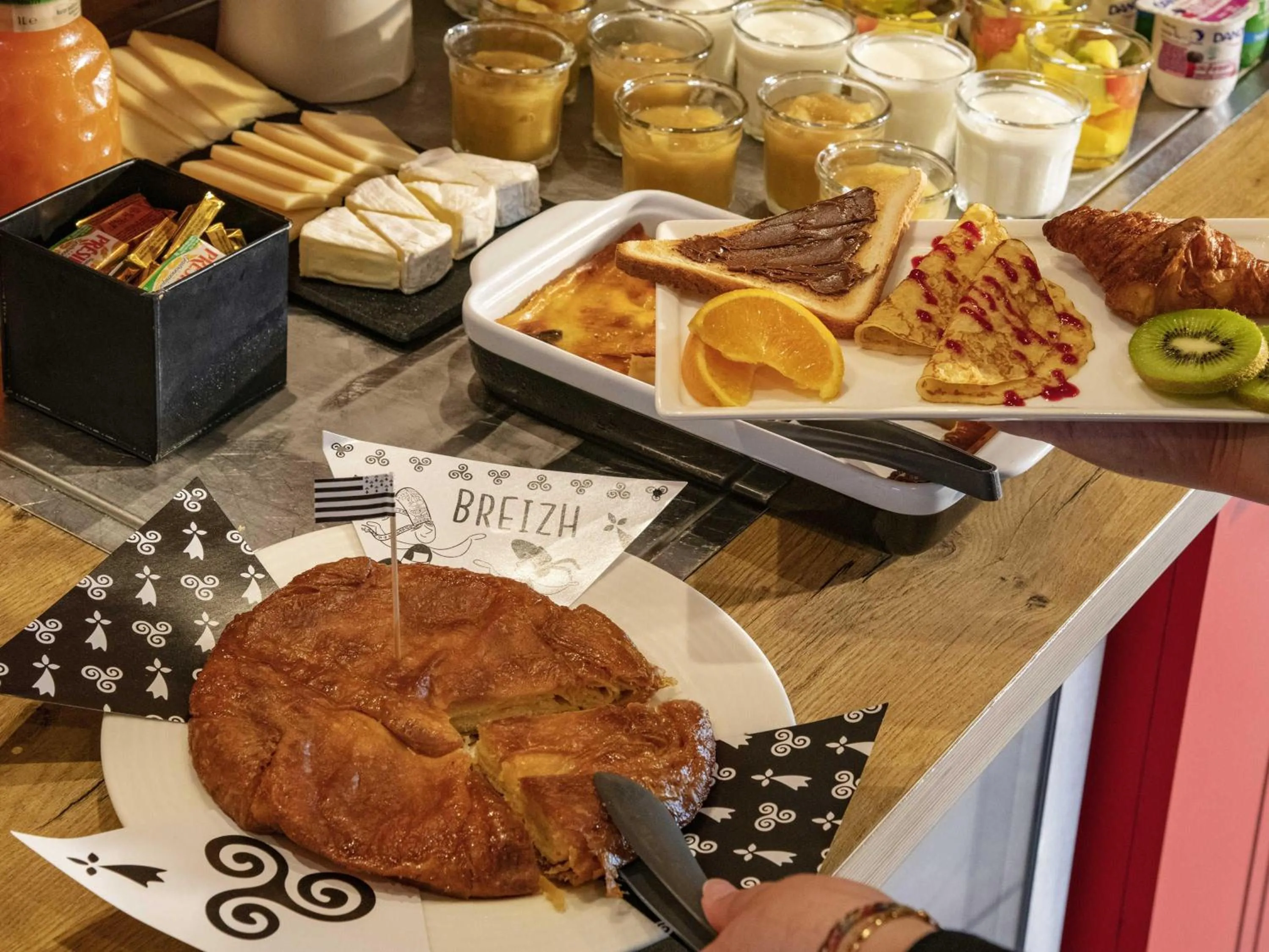 Breakfast in ibis Pontorson Baie Du Mont Saint Michel