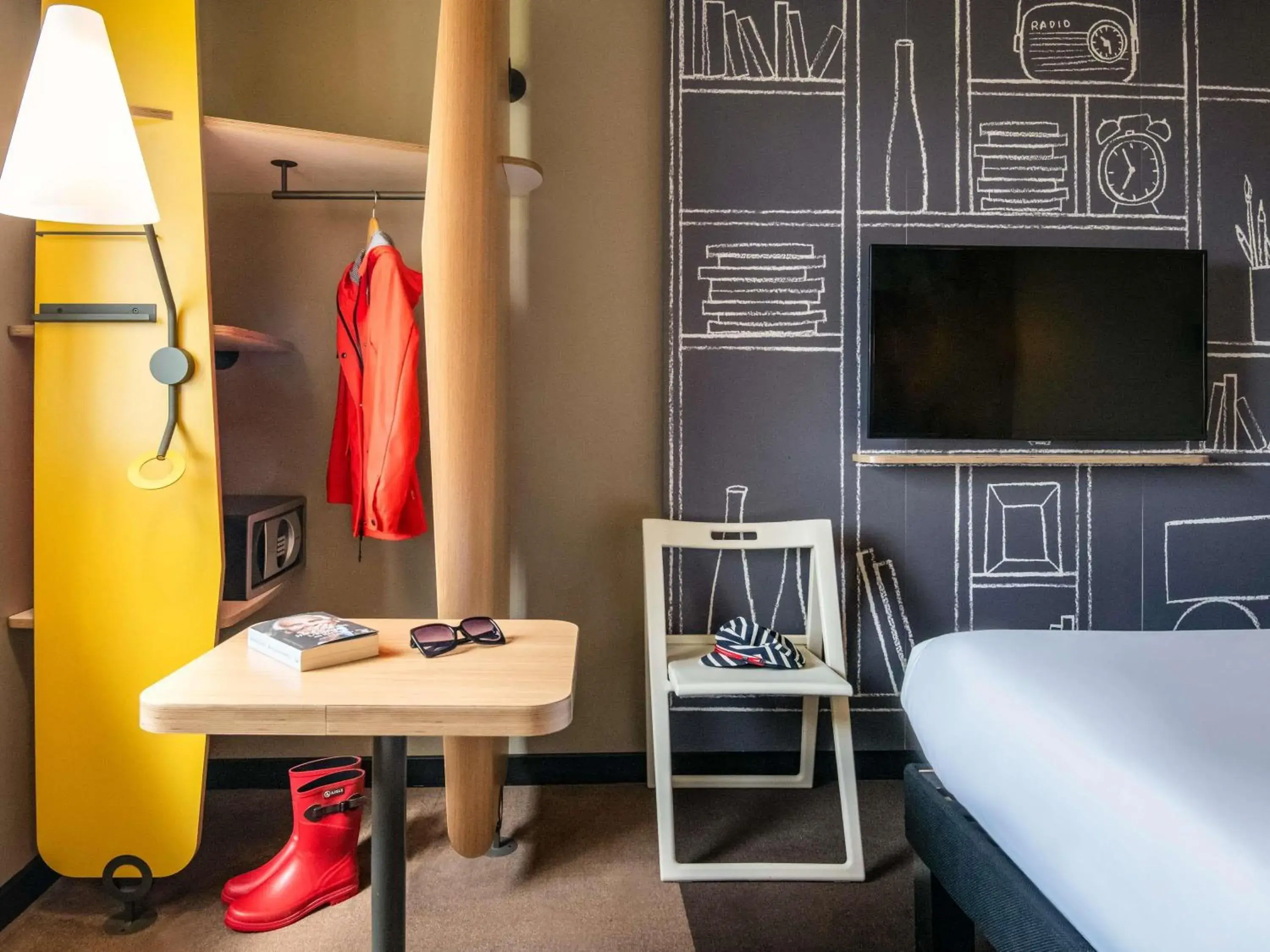 Bedroom, Bed in ibis Pontorson Baie Du Mont Saint Michel Bedroom, Bed in ibis Pontorson Baie Du Mont Saint Michel