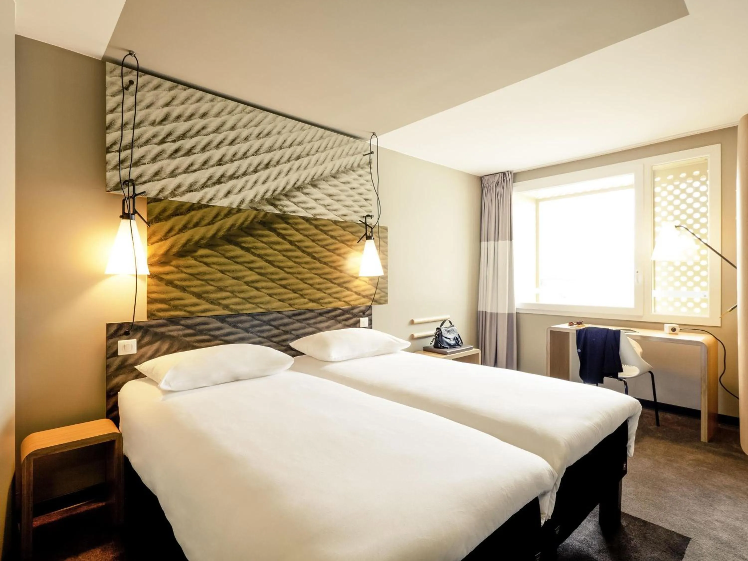 Bedroom, Bed in ibis Lyon Carre De Soie