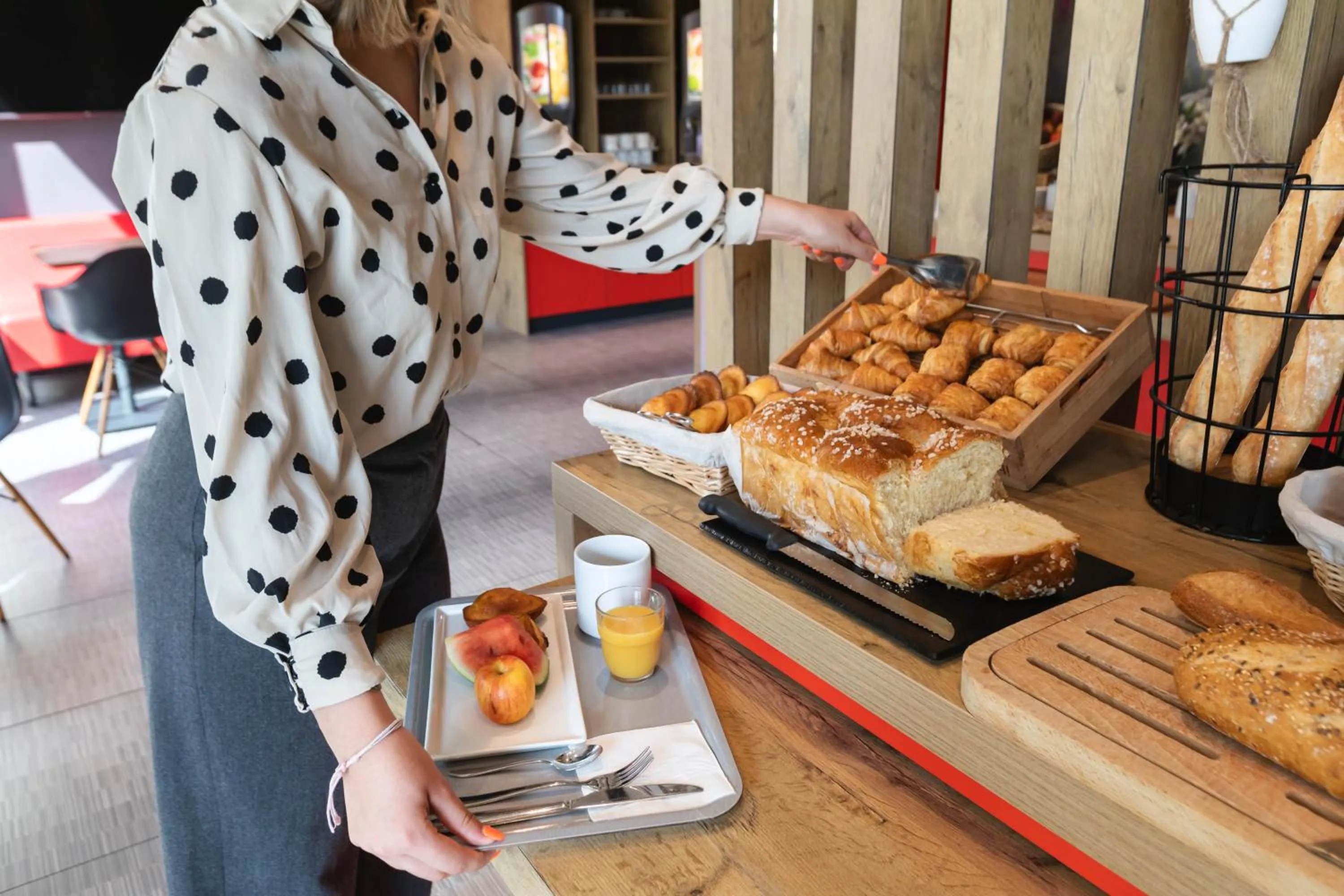 Food and drinks in ibis Lyon Carre De Soie