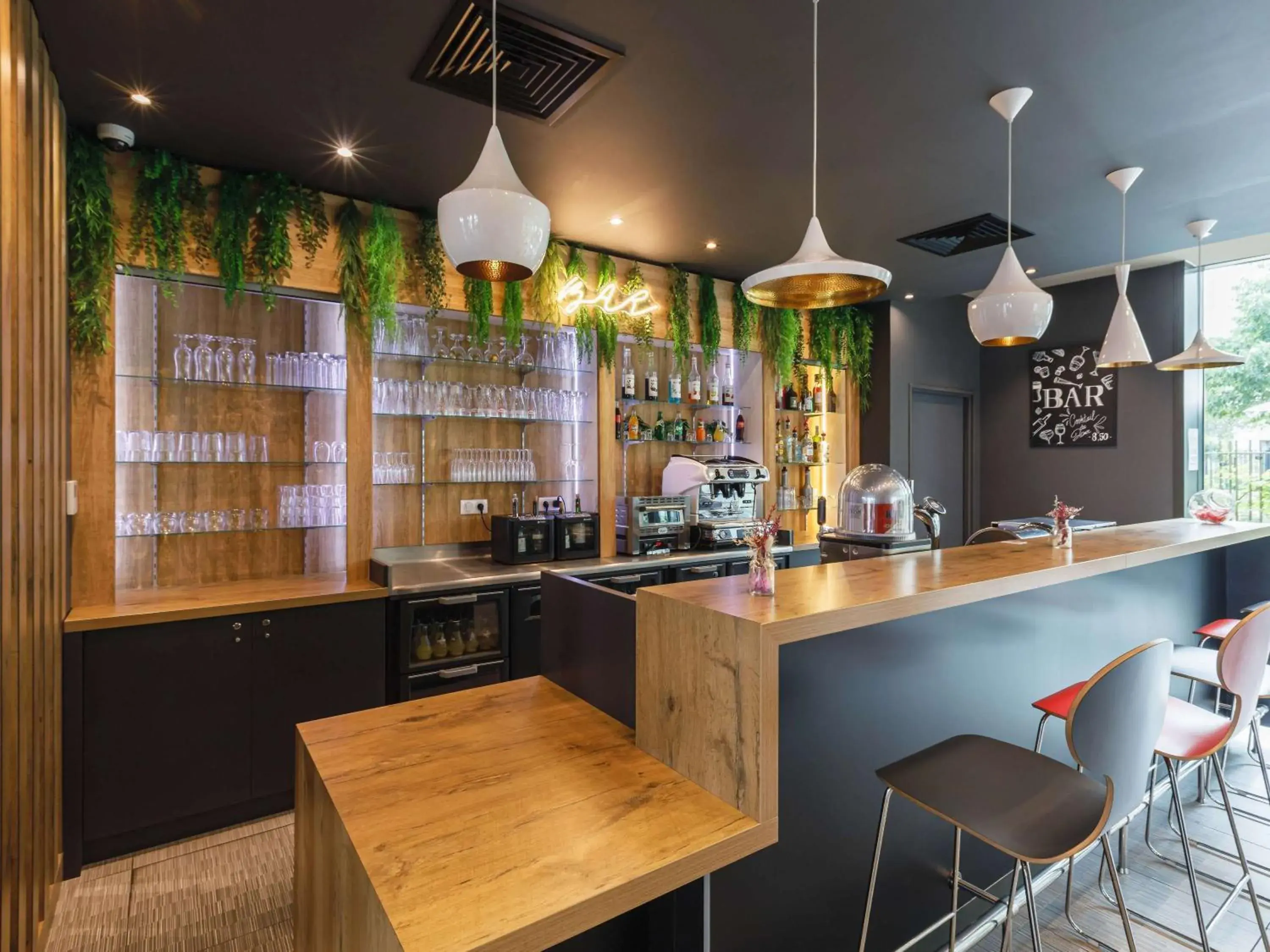 Property building in ibis Lyon Carre De Soie Property building in ibis Lyon Carre De Soie