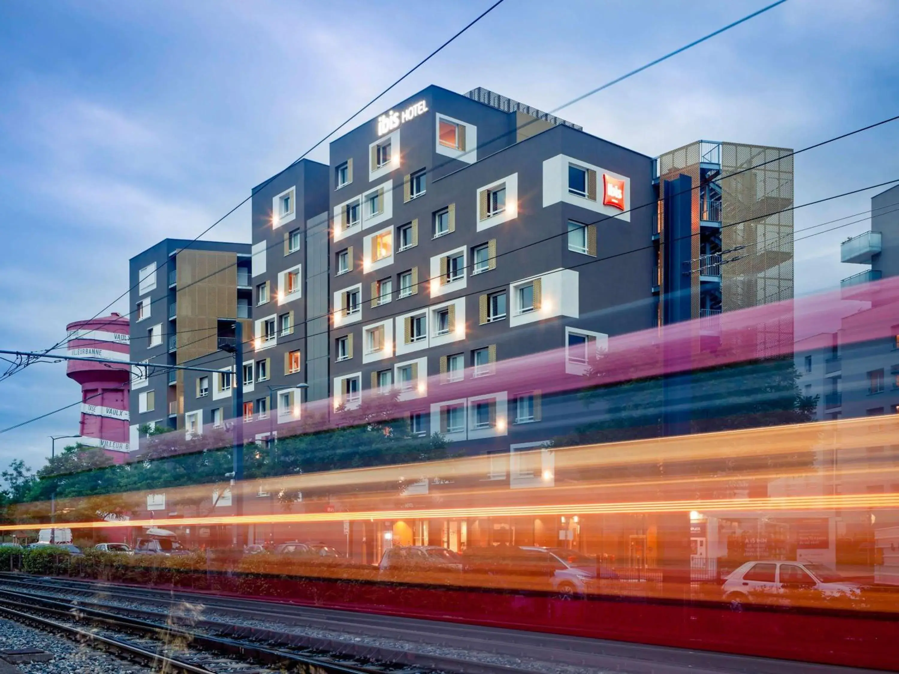 Property building in ibis Lyon Carre De Soie Property building in ibis Lyon Carre De Soie