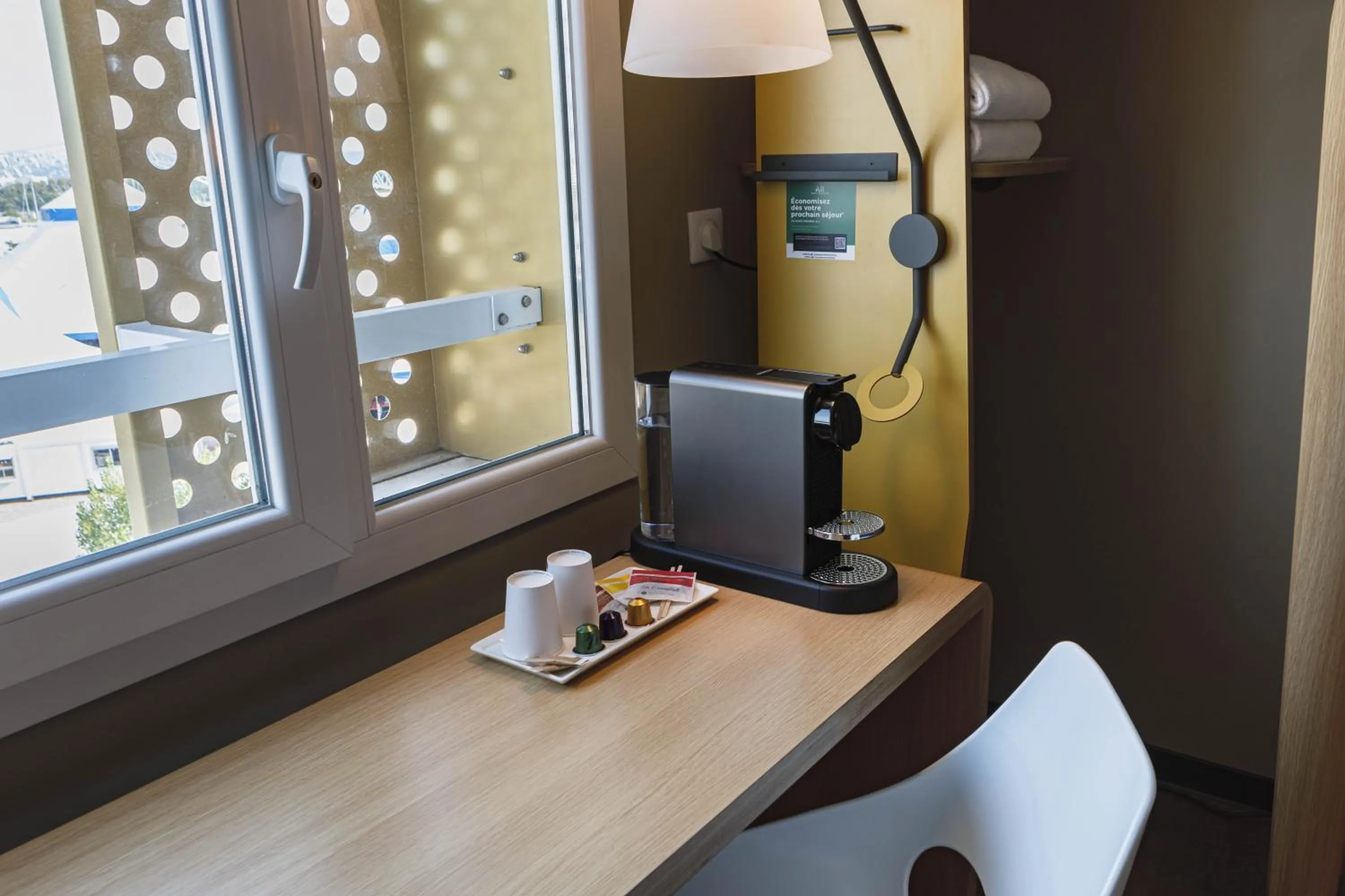 Bedroom in ibis Lyon Carre De Soie