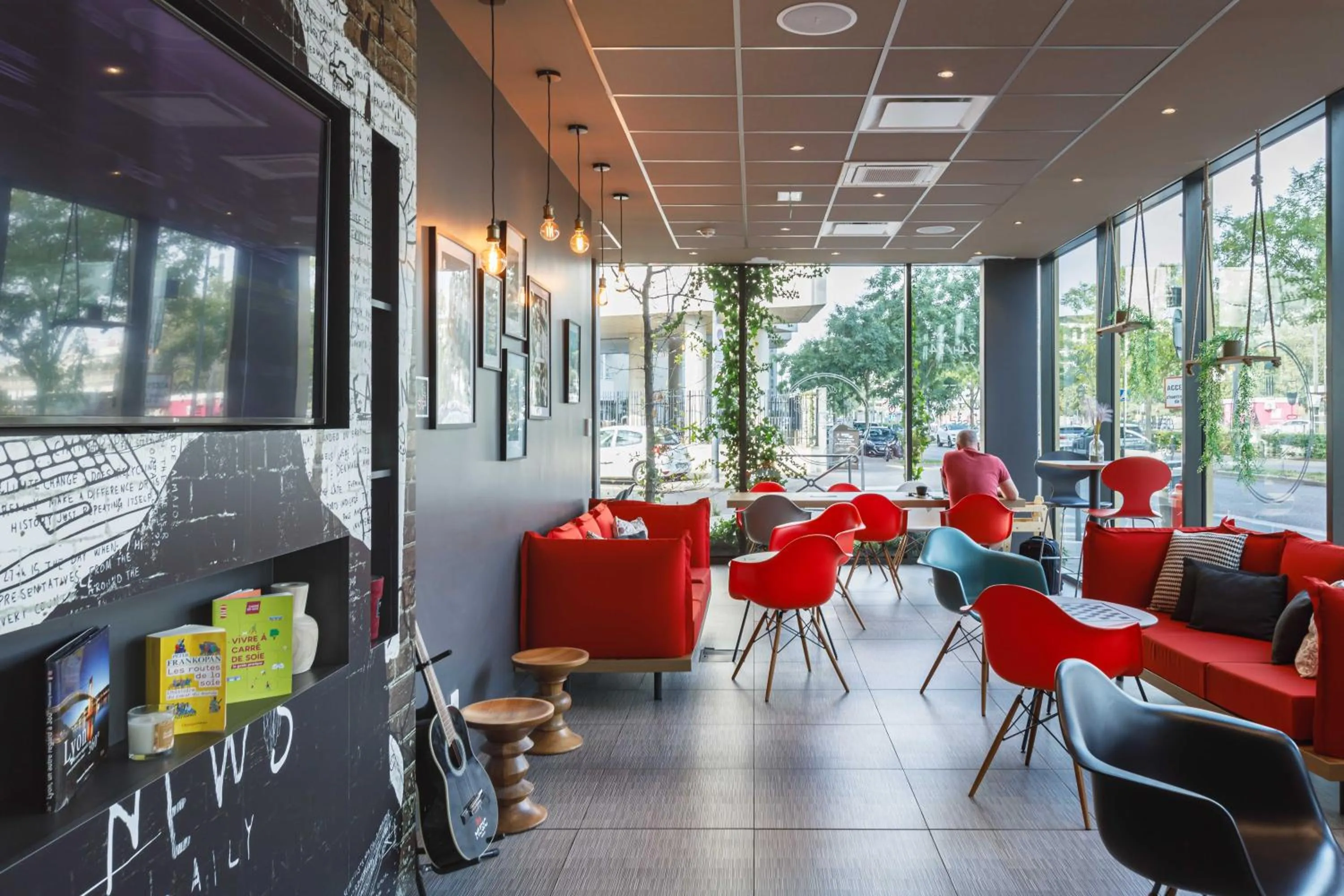 Lounge or bar in ibis Lyon Carre De Soie