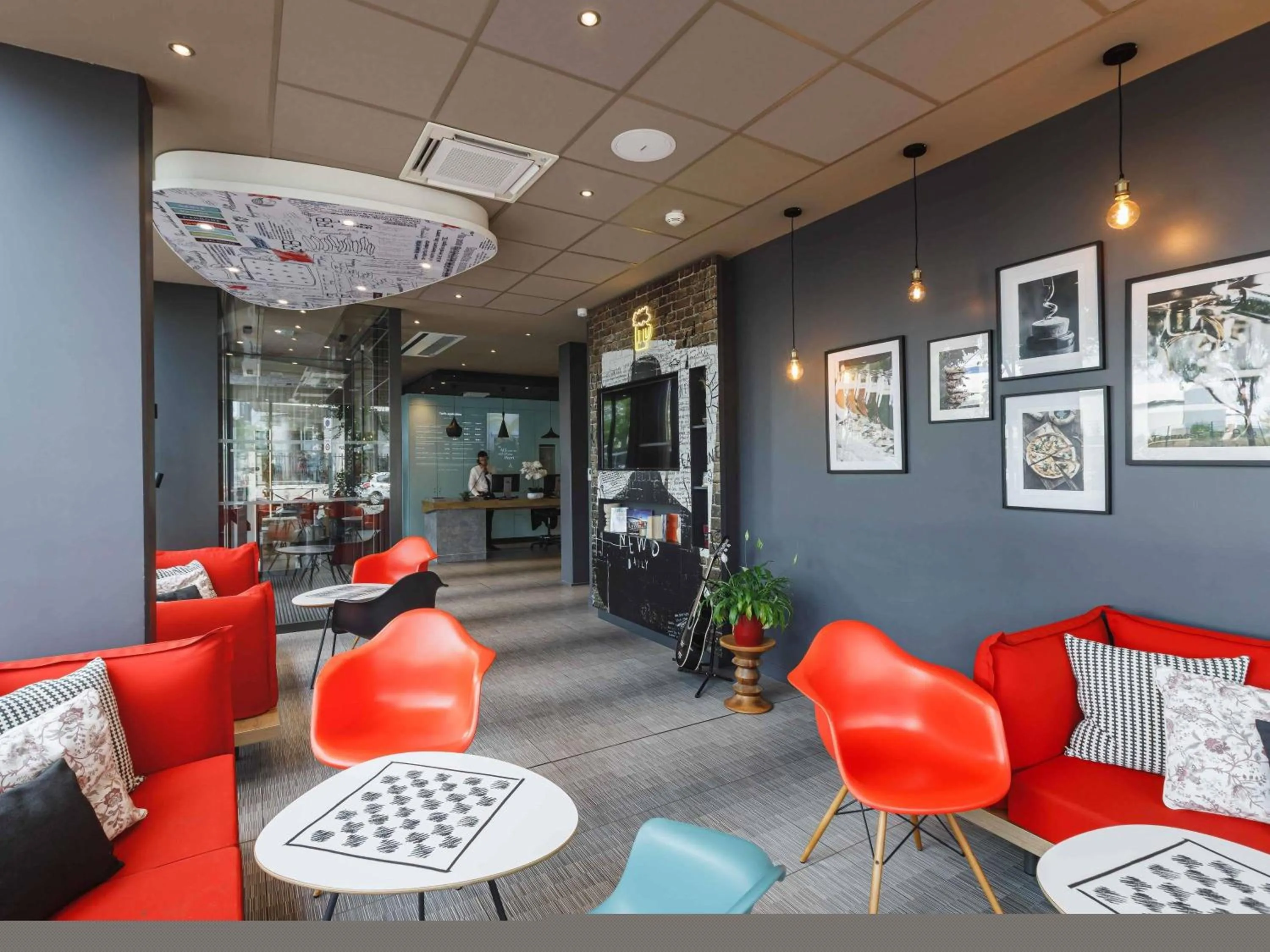 Lounge or bar in ibis Lyon Carre De Soie