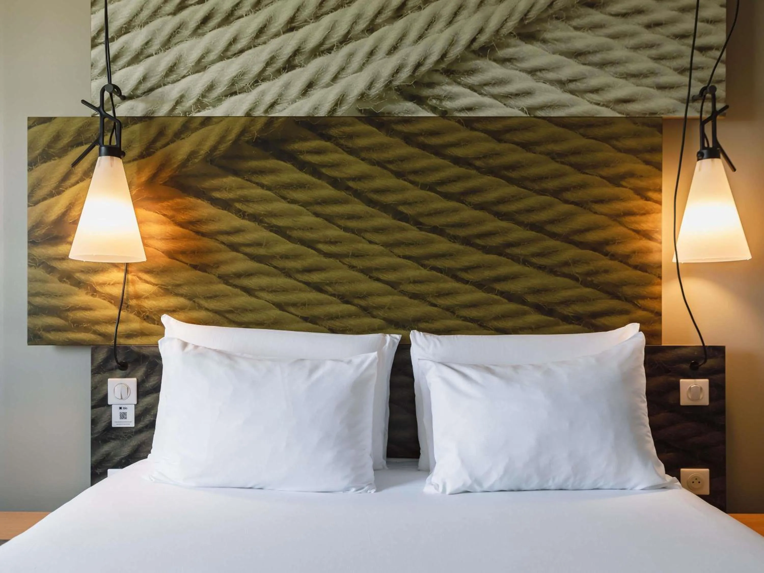 Bedroom, Bed in ibis Lyon Carre De Soie