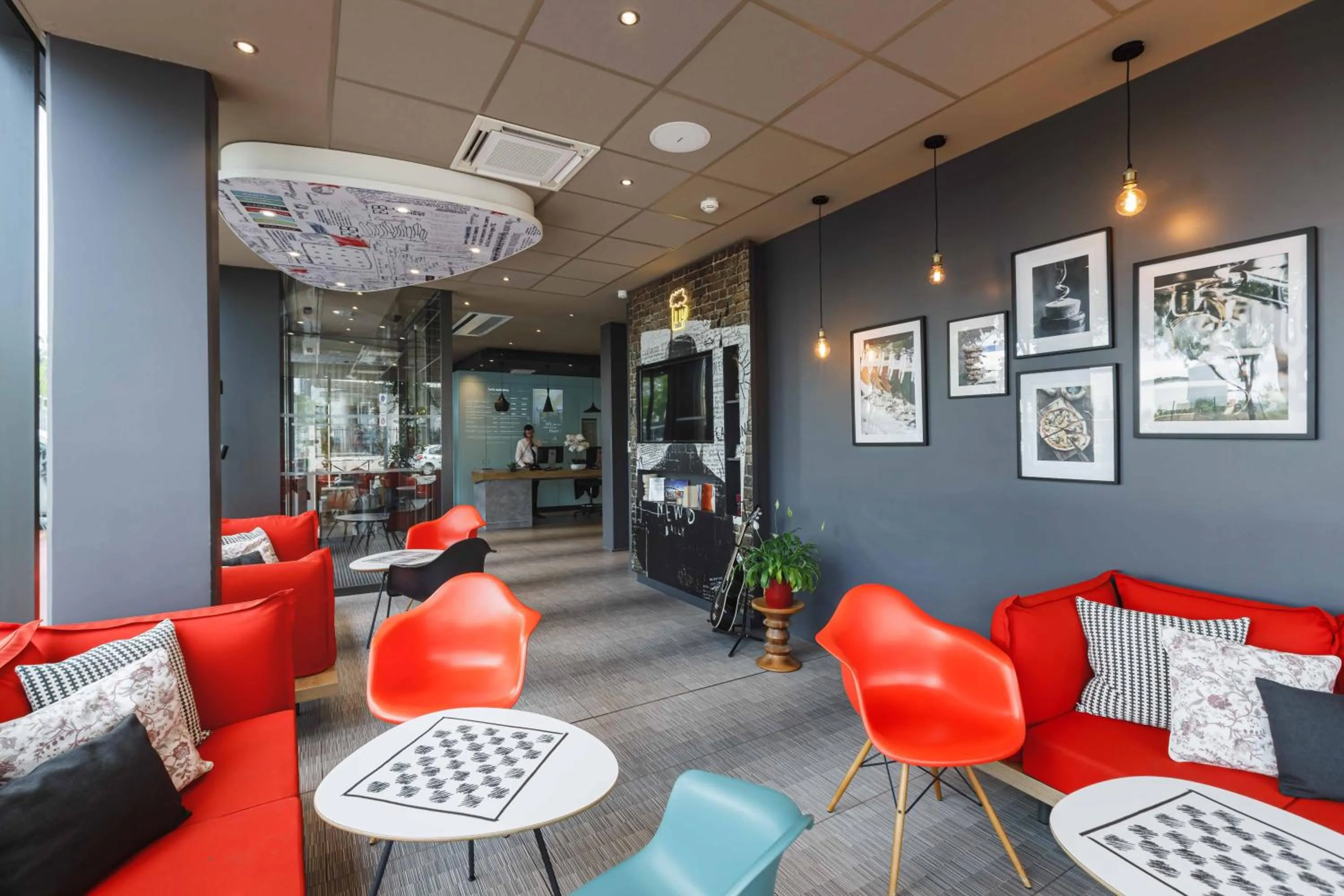 Lounge or bar in ibis Lyon Carre De Soie